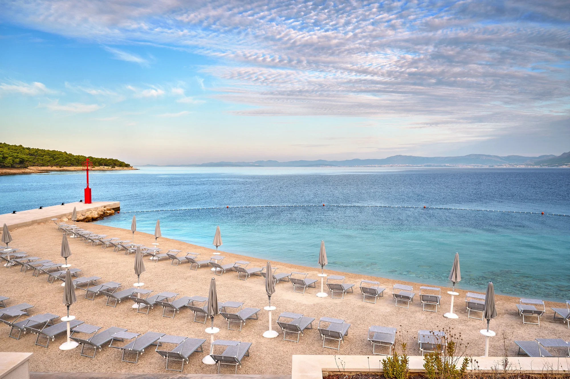 Moderný 4* hotel na ostrove Brač: priamo pri mori, s bazénmi a krásnymi výhľadmi, raňajky alebo polpenzia navyše – Obrázok 4