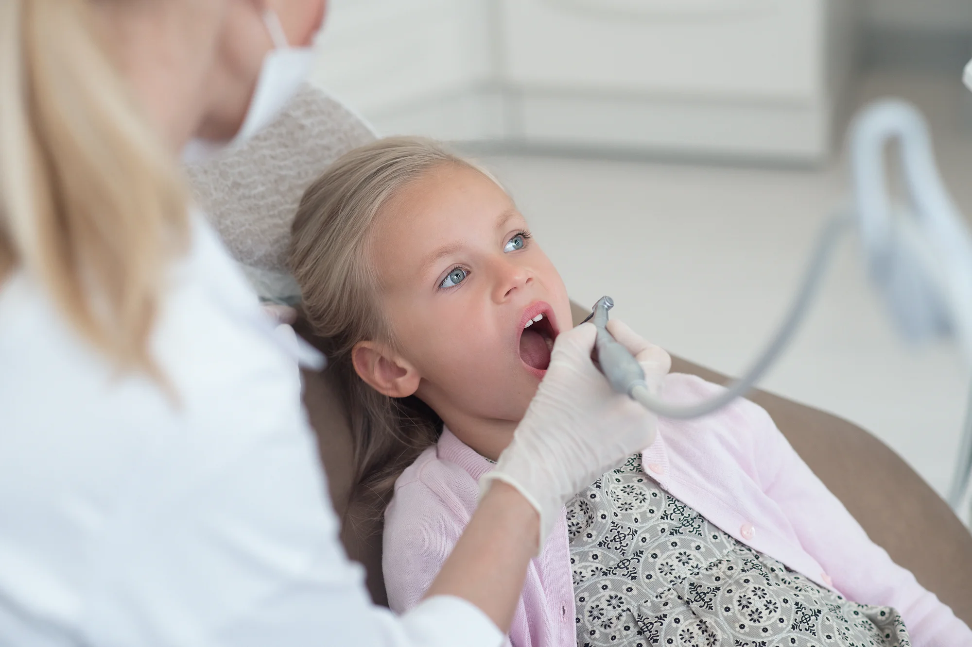 Komplexné vyšetrenie chrupu a dentálna hygiena v PUREDENT Košice – Obrázok 3
