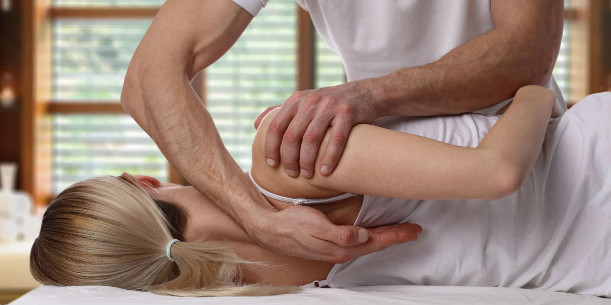 Obľúbená fyzioterapeutická masáž s jemnou chiropraxiou, aj zlatá darčeková poukážka v hodnote 150 €