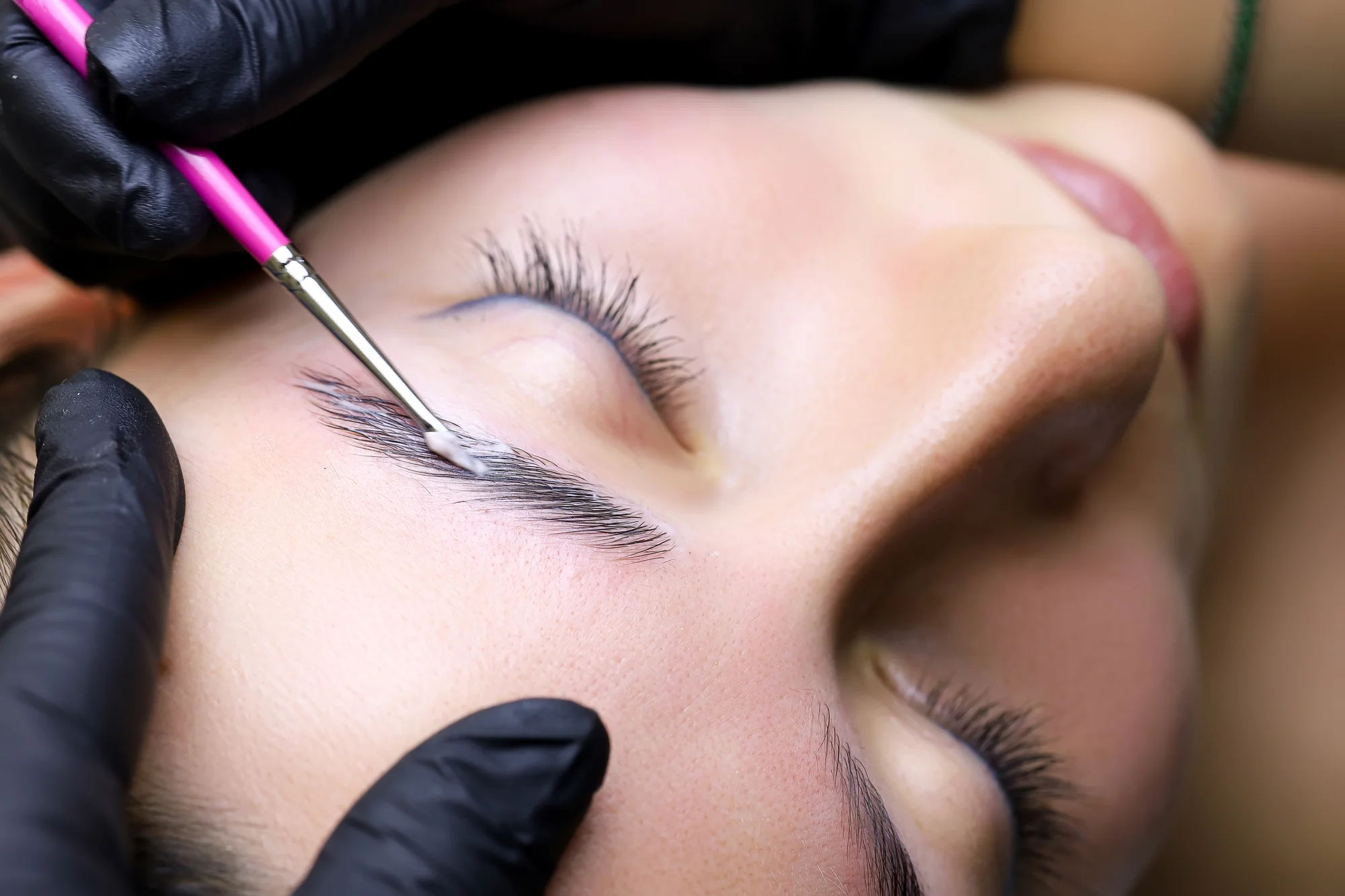 Úprava či laminácia obočia, lash liftig, permanentný make-up obočia alebo pier – Obrázok 4
