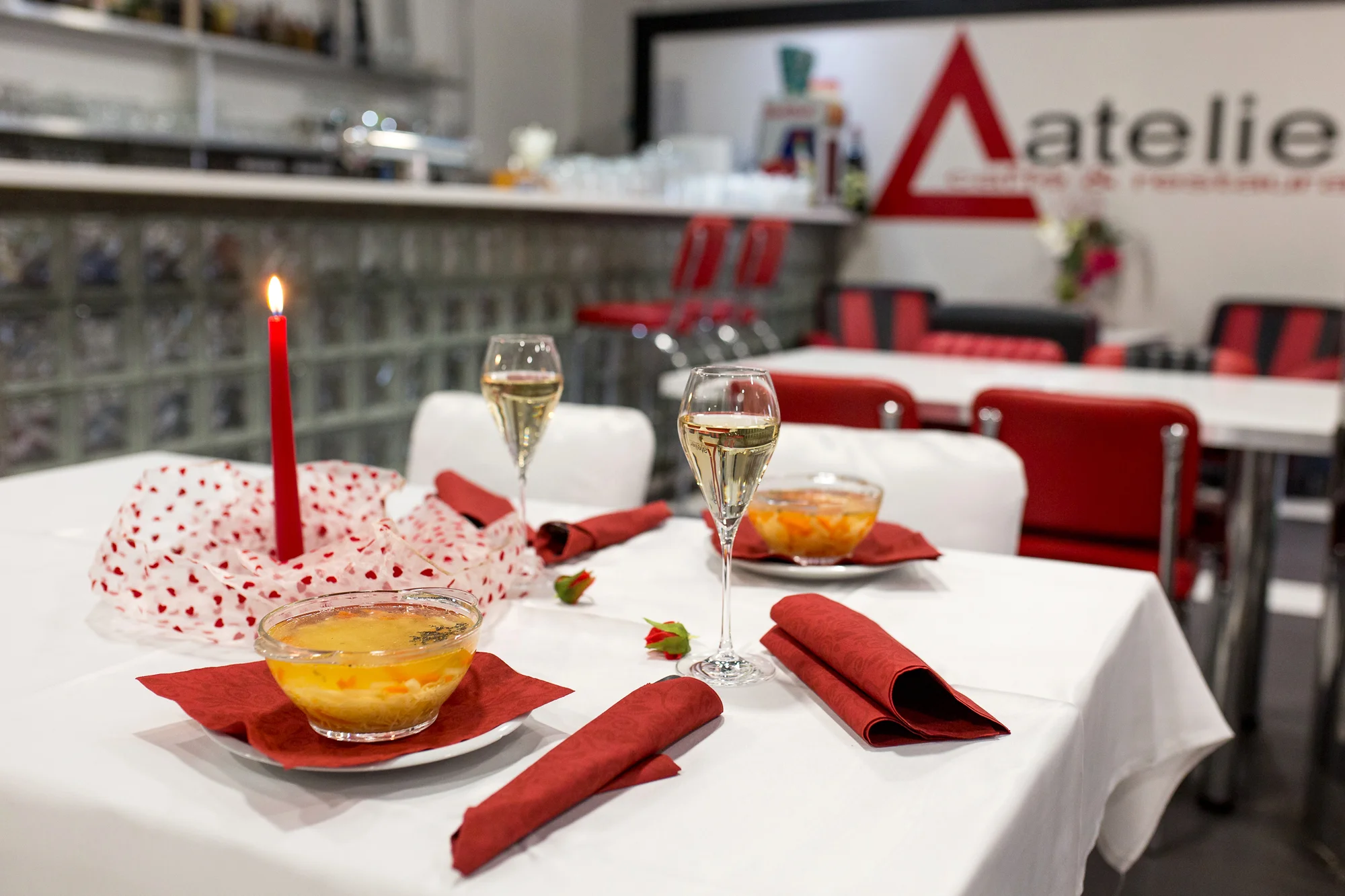 Trojchodová večera s fľašou sektu v Atelier Caffe & Restaurant – Obrázok 5