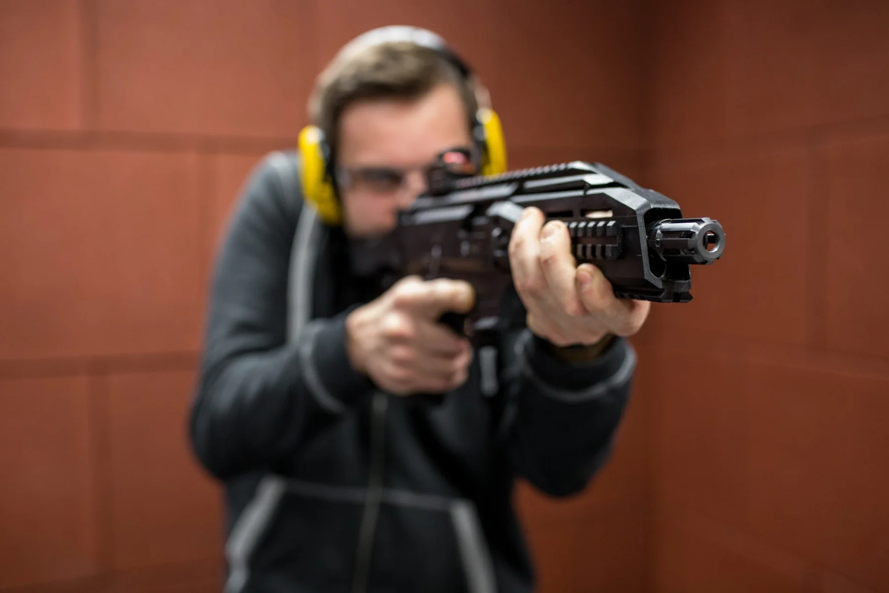 Zážitková streľba zo zbraní v Steam Factory – Obrázok 3