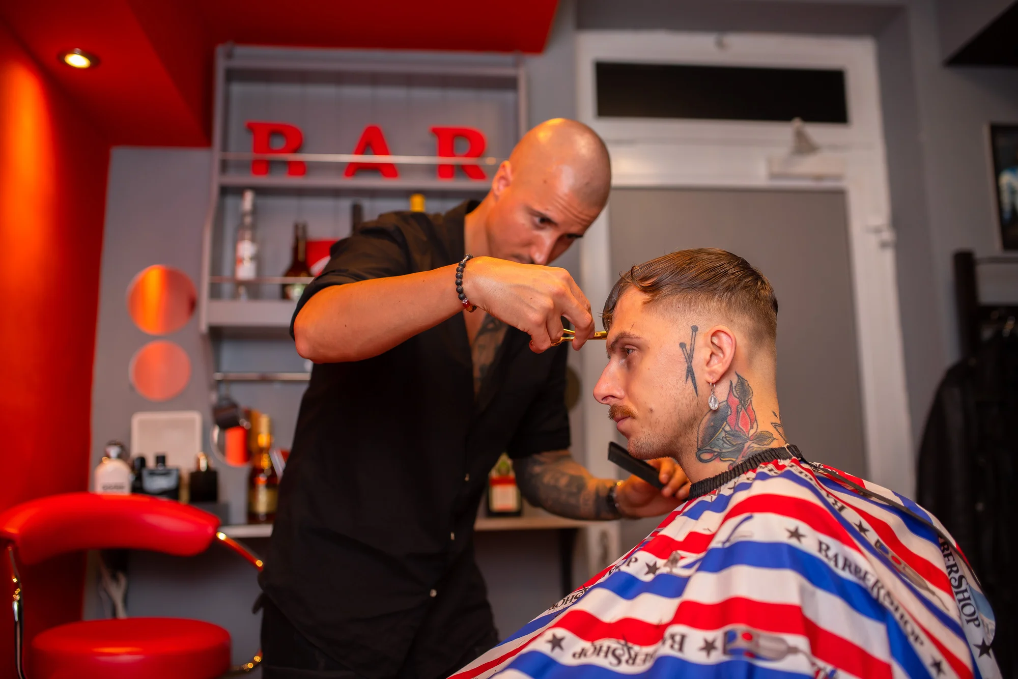 Pánsky strih a úprava brady u barbera v centre mesta – Obrázok 3