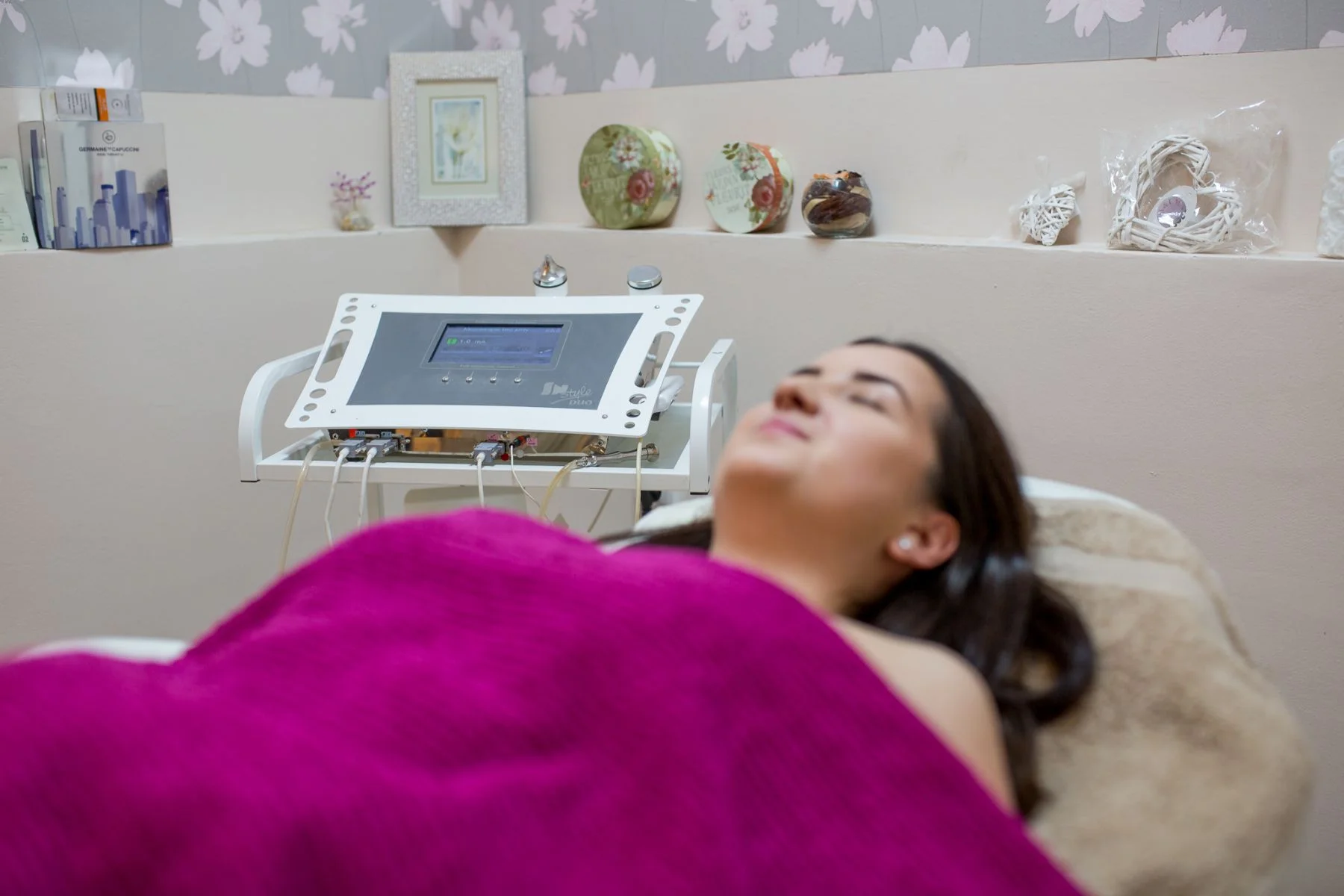 Komplexná starostlivosť o tvár: hĺbkové čistenie, mezoterapia aj regenerácia s kolagénom – Obrázok 3