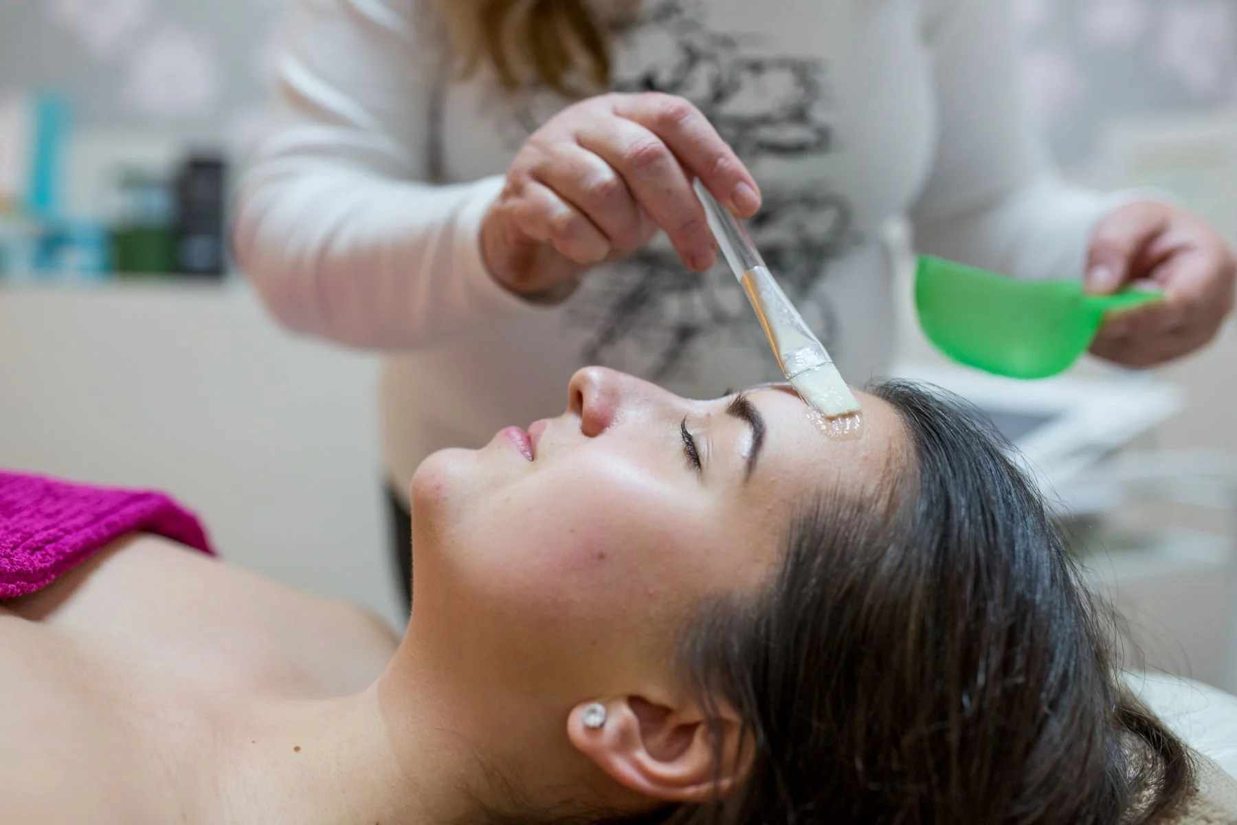 Komplexná starostlivosť o tvár: hĺbkové čistenie, mezoterapia aj regenerácia s kolagénom – Obrázok 2