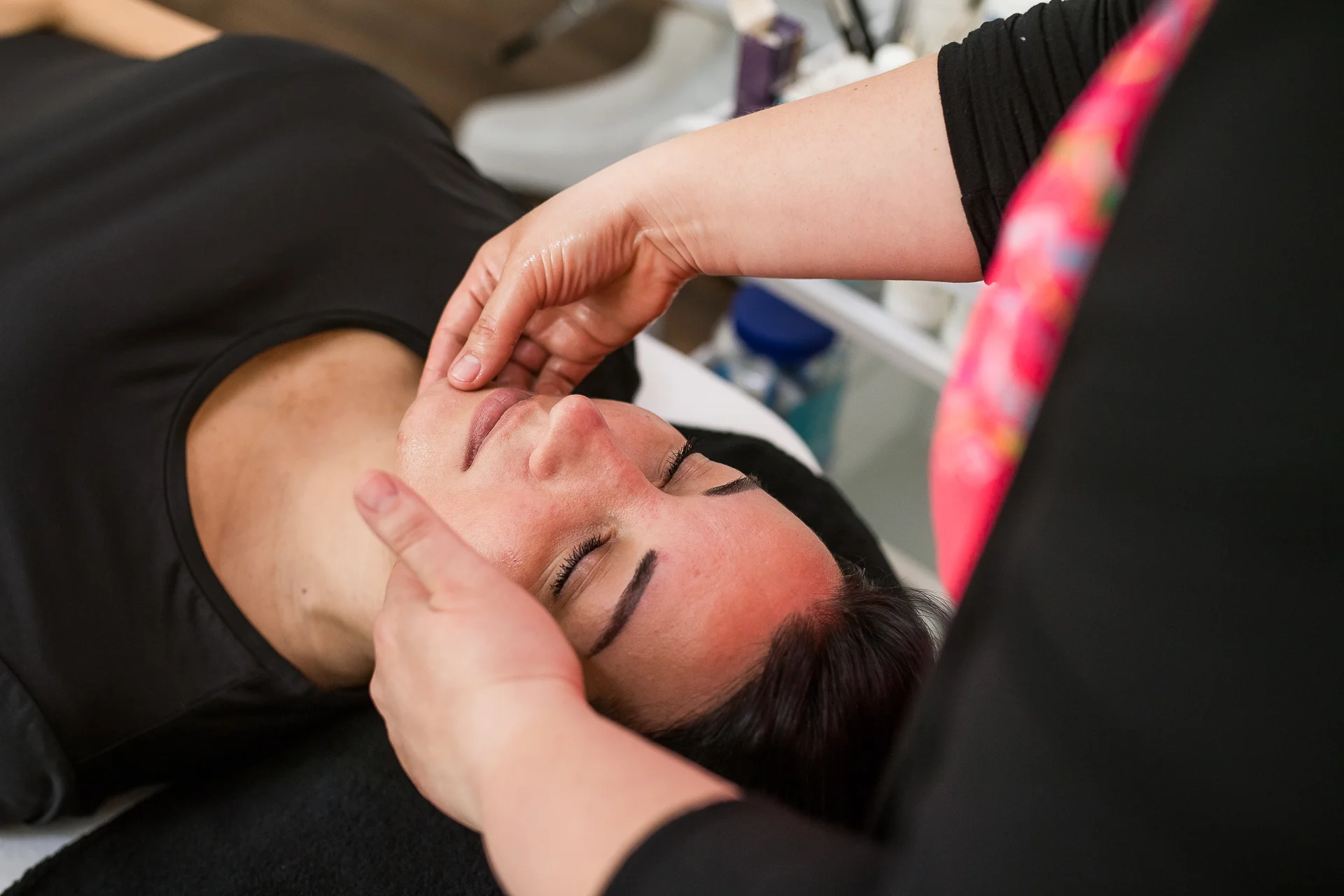 Relaxačné a kozmetické ošetrenia spojené s masážou pleti v salóne Beauty – Obrázok 5