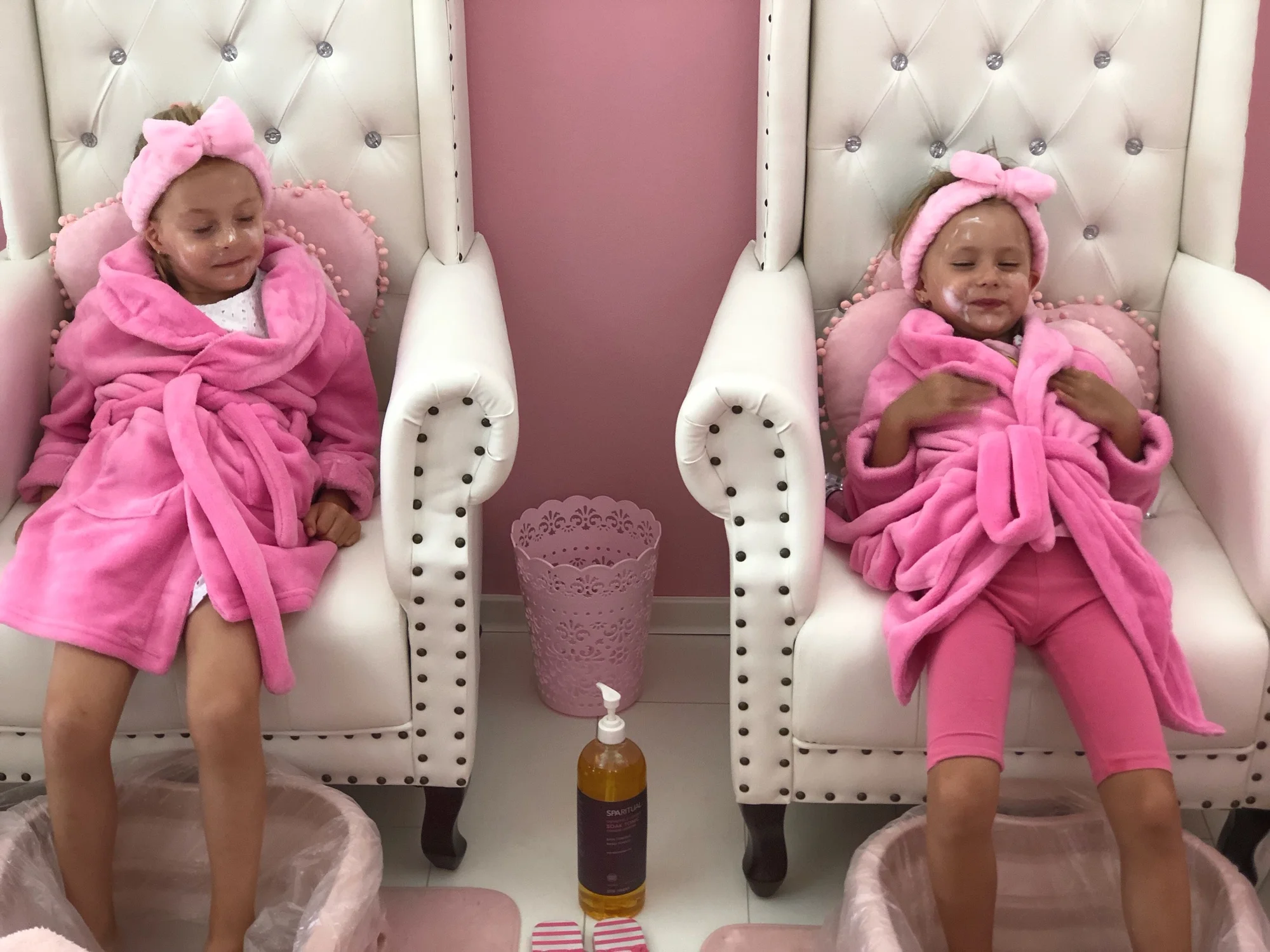 Pre malé parádnice: manikúra, pedikúra, pleťová maska, balík pre slečnu, aj balíky pre mamu a dcéru v Pink SPA – Obrázok 6