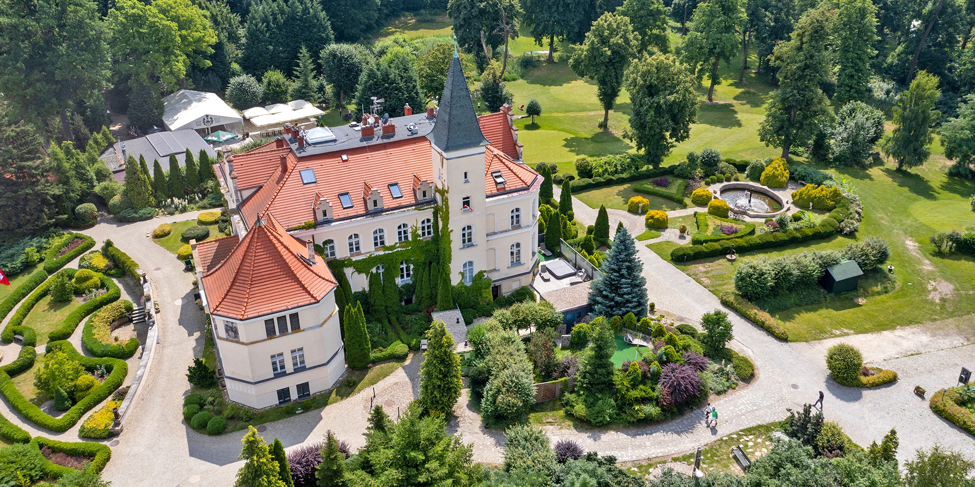 Pobyt na zámku pri Wrocławe: neobmedzený wellness, dobré jedlo aj romantický balíček