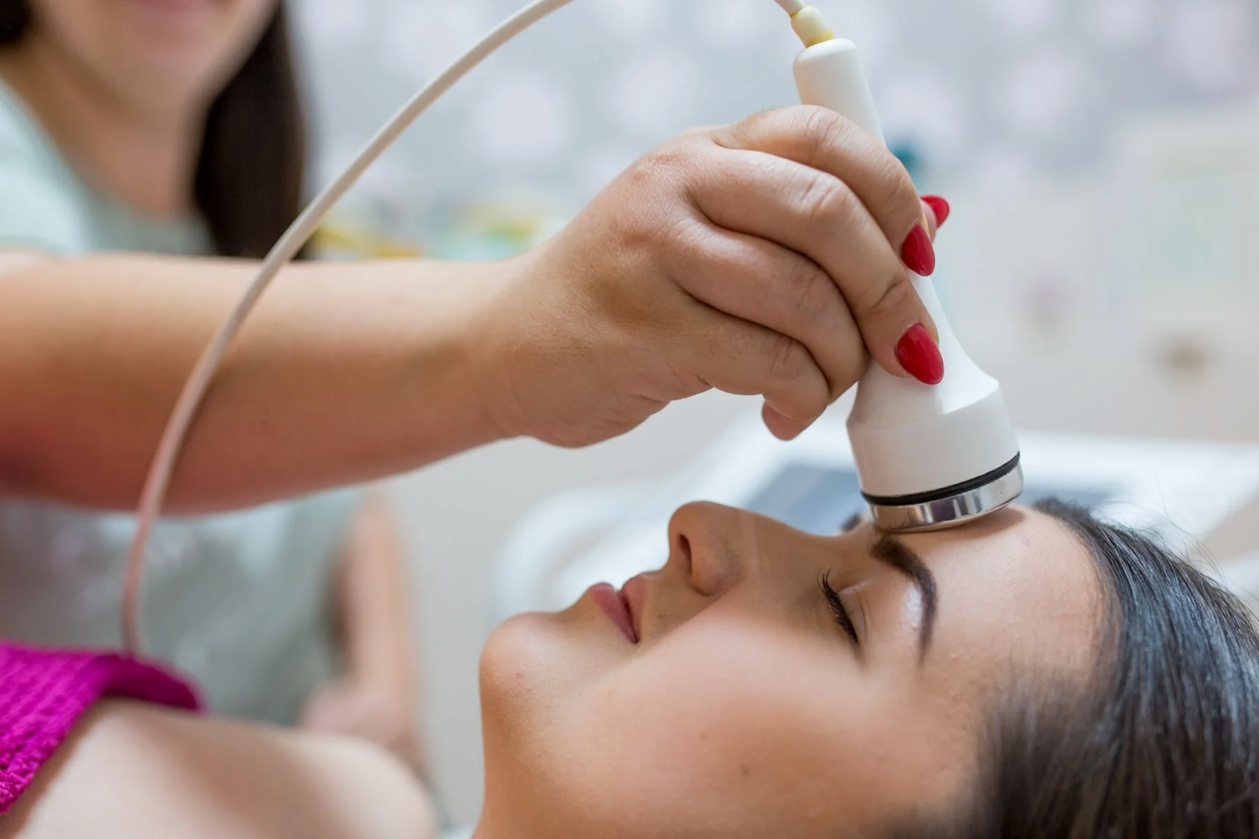 Komplexná starostlivosť o tvár: hĺbkové čistenie, mezoterapia aj regenerácia s kolagénom – Obrázok 6