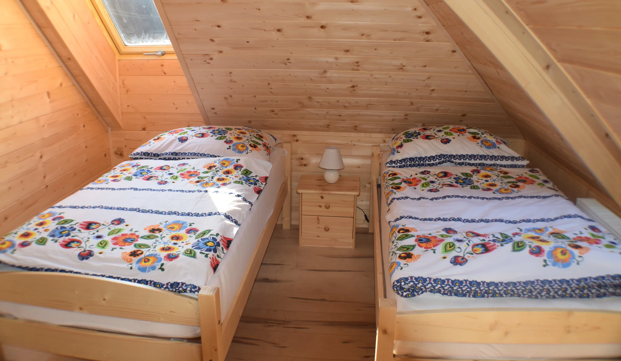 Zrekonštruovaná chata voňajúca drevom neďaleko Donovalov s kapacitou až 15 hostí – Obrázok 3