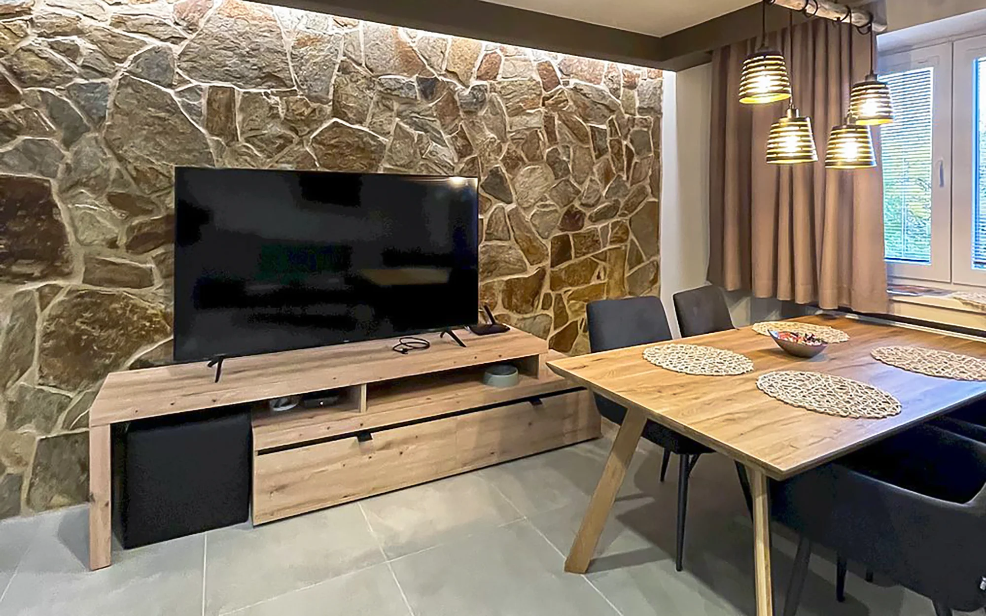 Plne zariadený luxusný apartmán s balkónom v Novom Smokovci pre 7 osôb so saunou aj vírivou vaňou – Obrázok 2