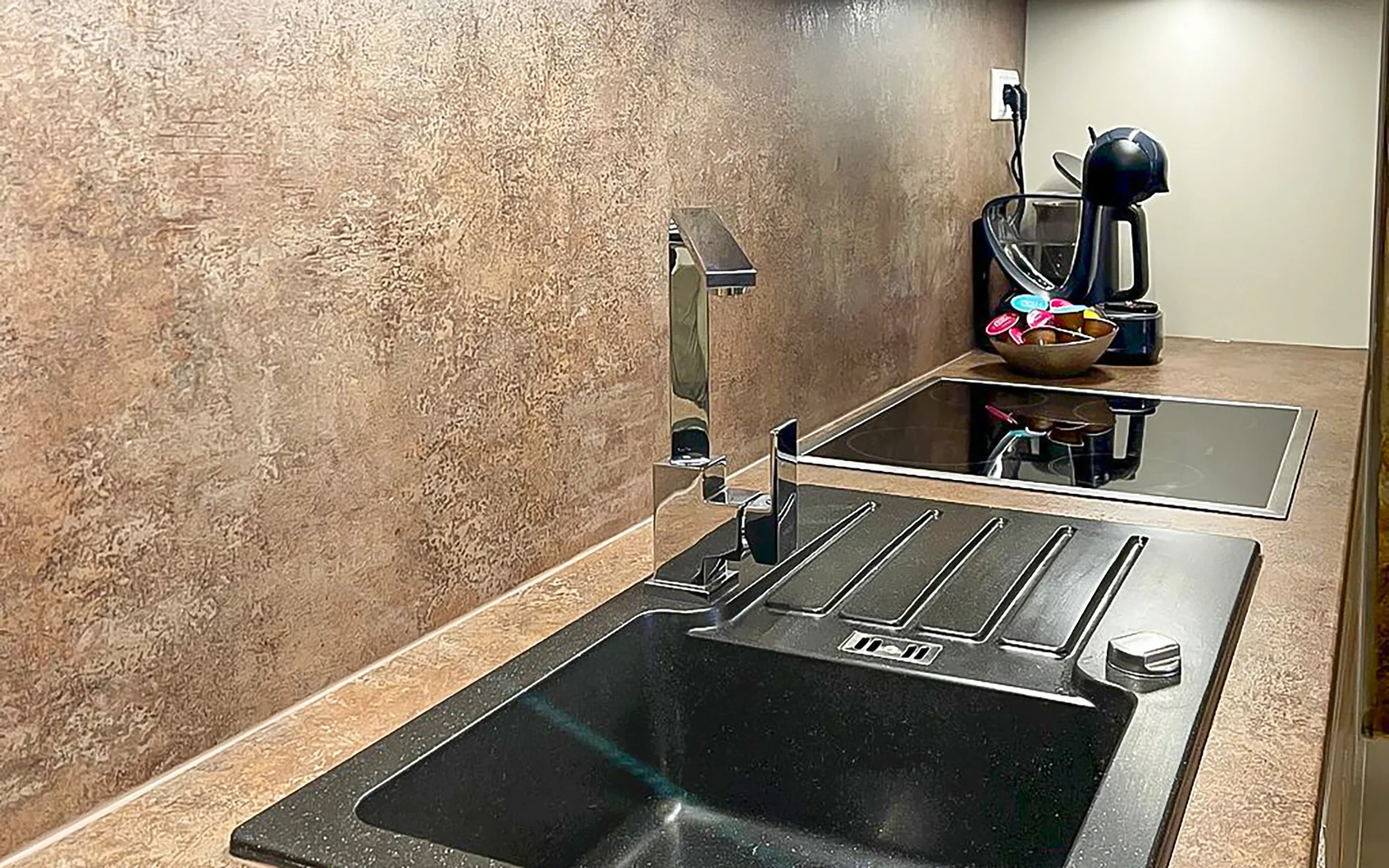 Plne zariadený luxusný apartmán s balkónom v Novom Smokovci pre 7 osôb so saunou aj vírivou vaňou – Obrázok 6