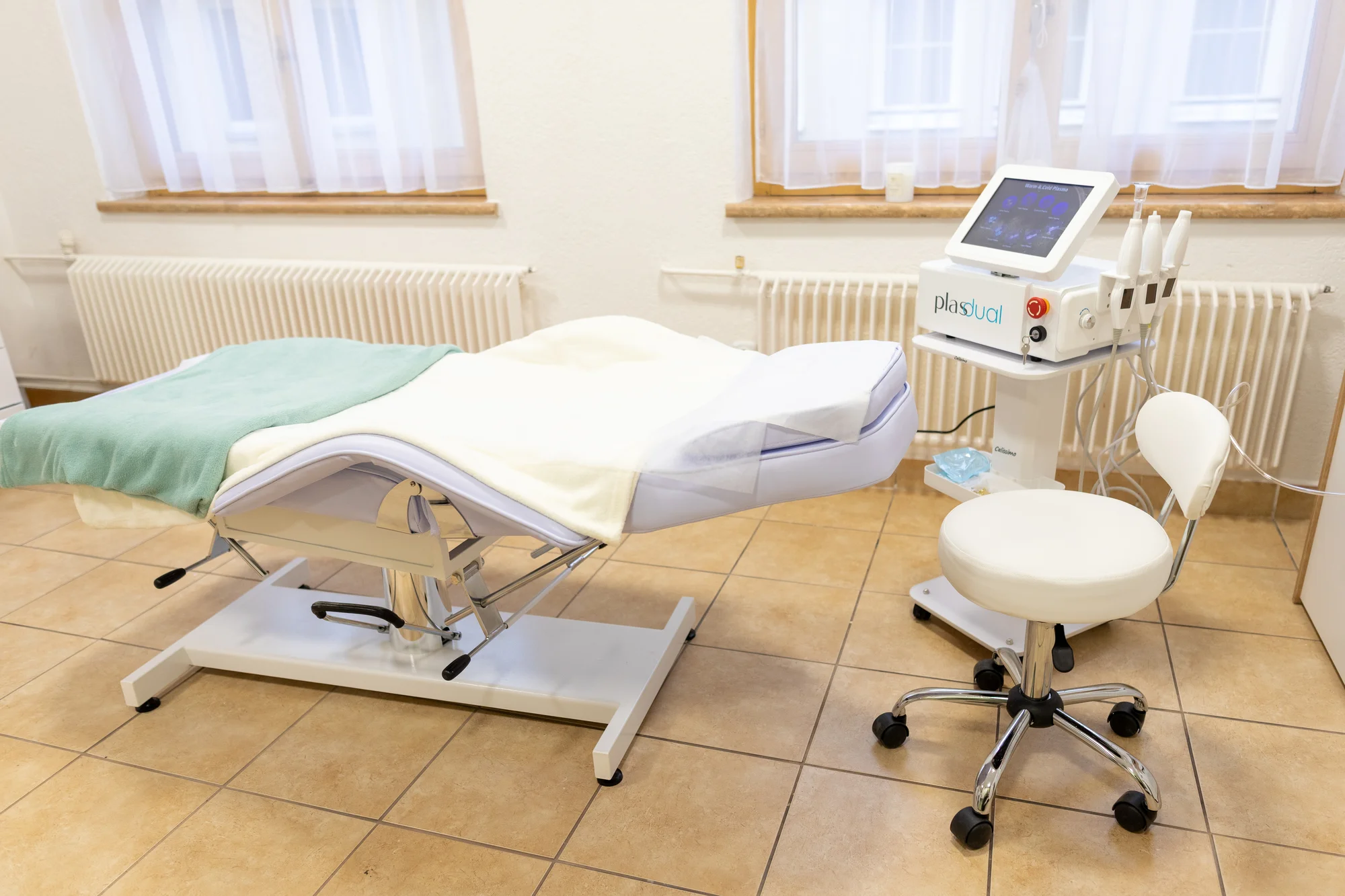 Kozmetické ošetrenie tváre alebo vlasovej pokožky prístrojom Plazma Fusion na klinike RezoMed – Obrázok 4
