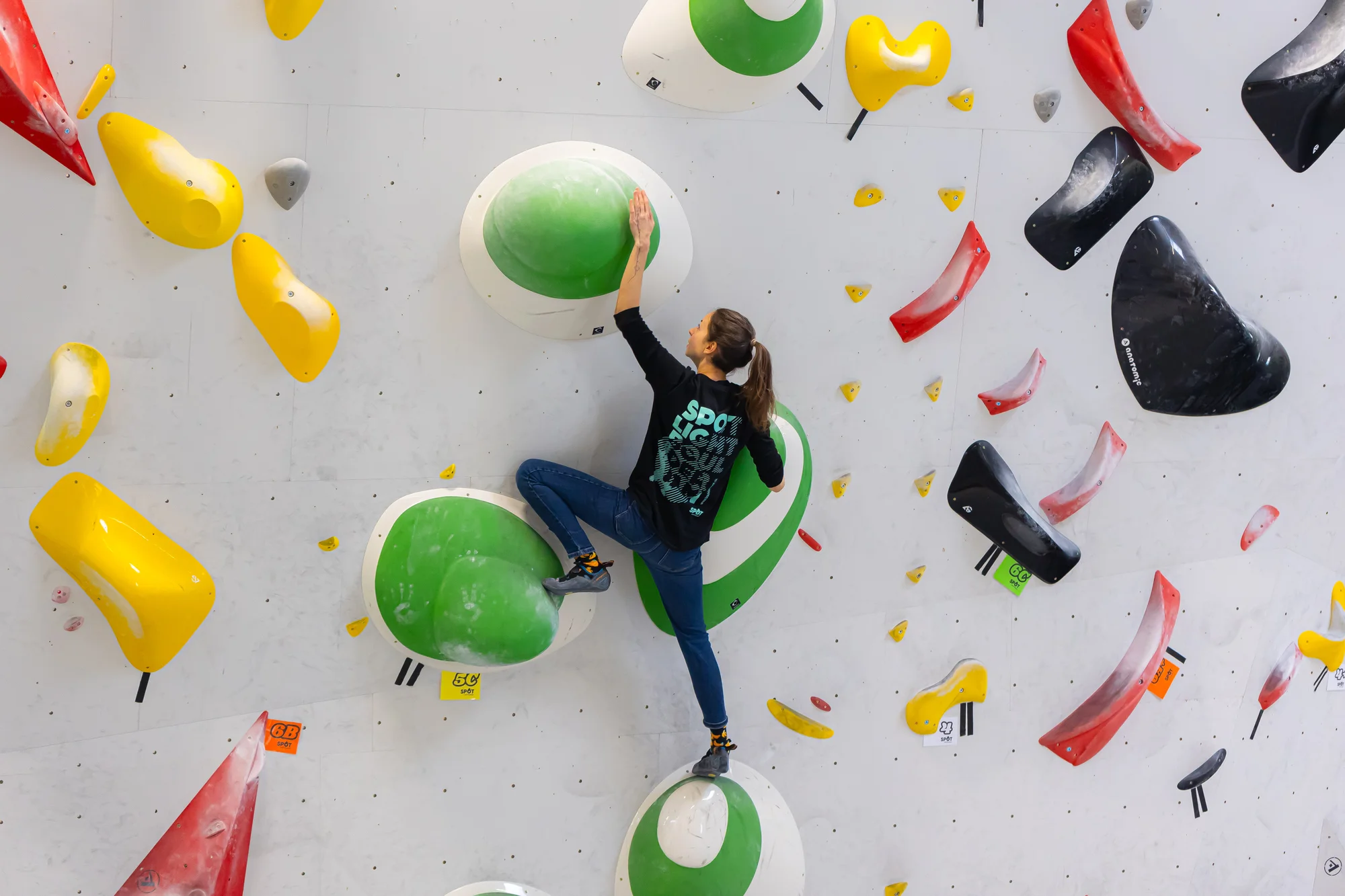 Neobmedzené vstupy na najväčšiu lezeckú stenu Spot Climbing Gym – Obrázok 3