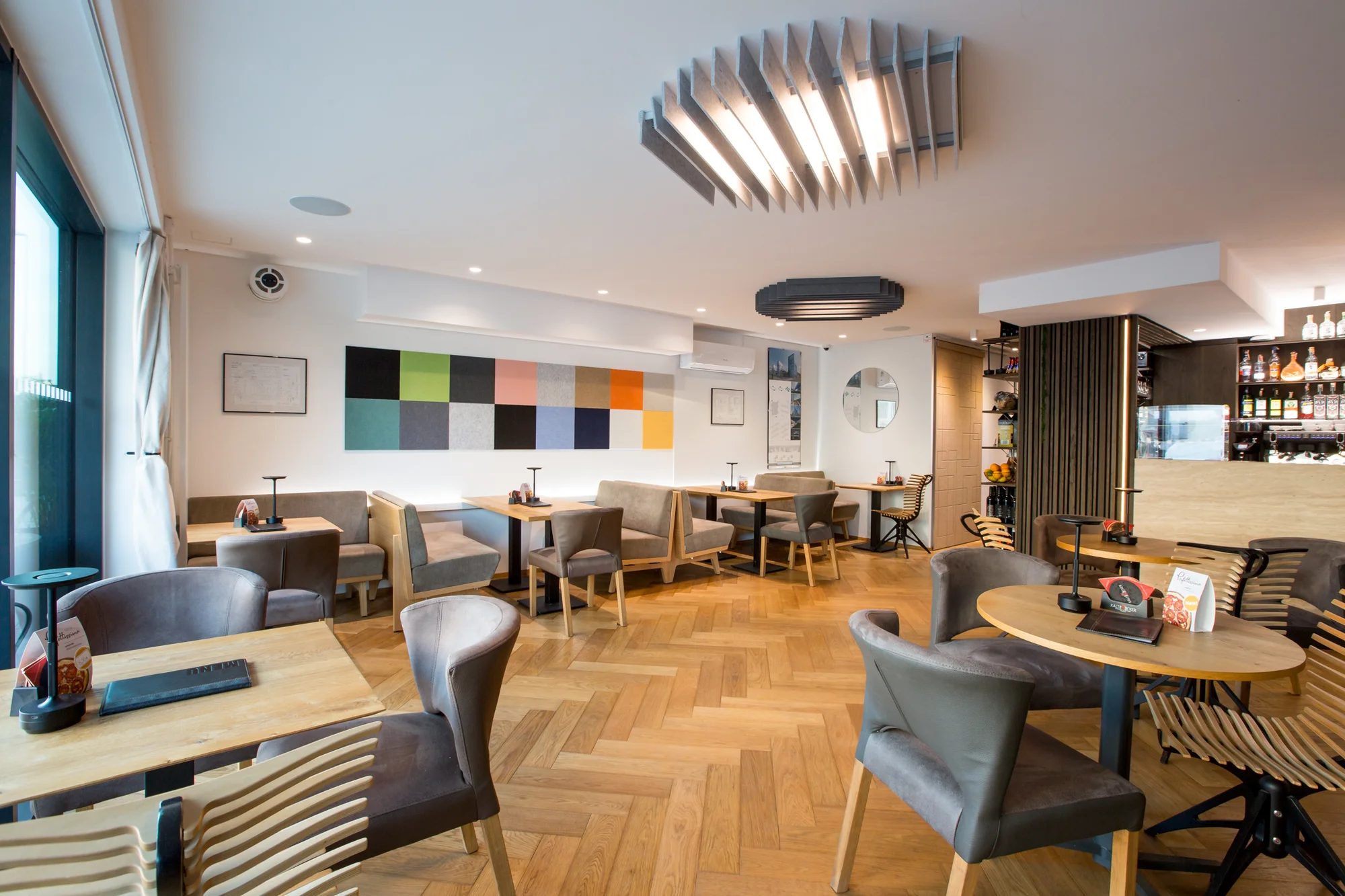 OakAcoustics coffee bar: Káva s lávovým koláčikom alebo pivo s pizzou – Obrázok 2
