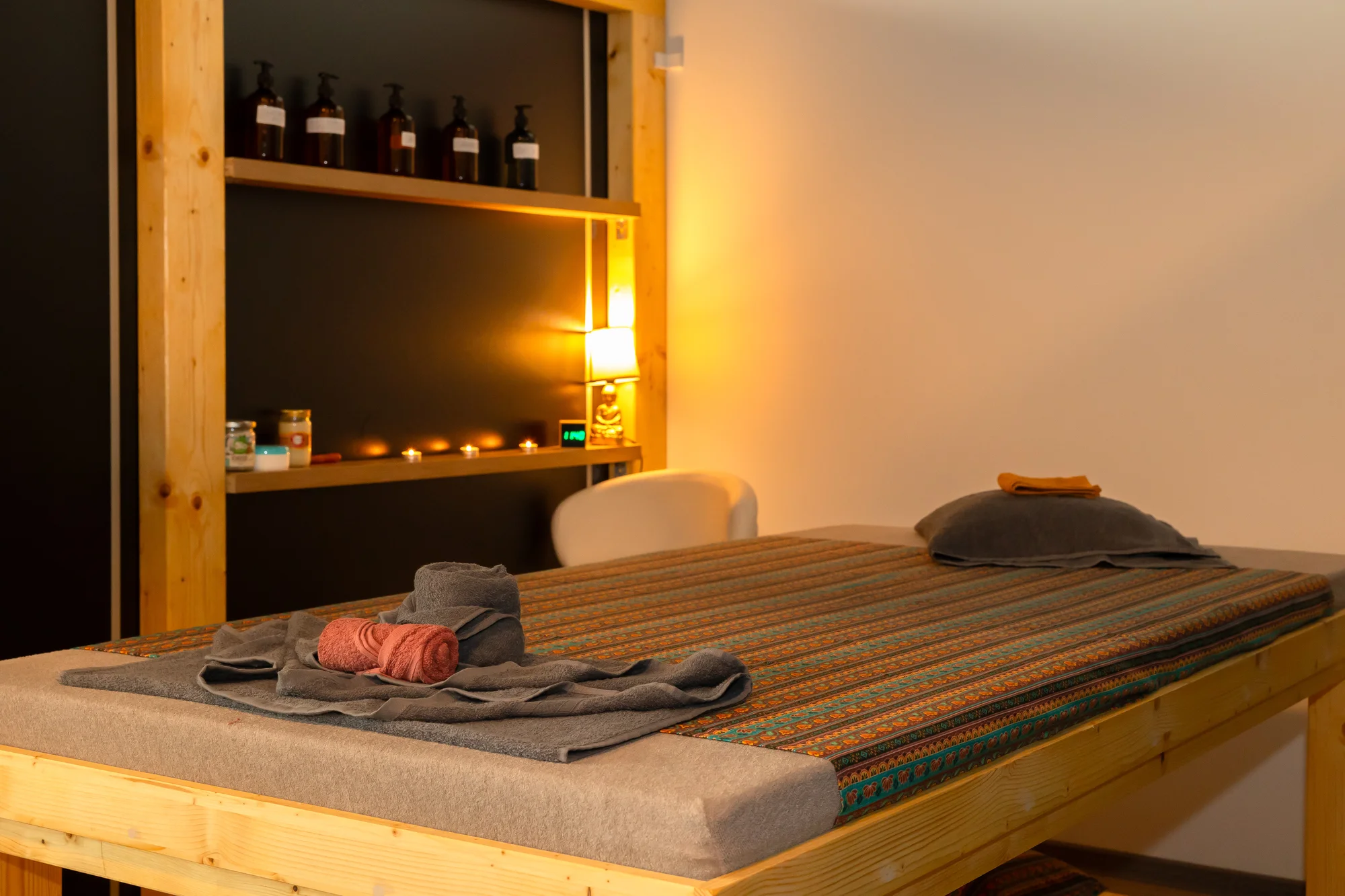 Orient masáže: Masáž nôh, chrbta, filipínska masáž Lunas aj terapeutická masáž – Obrázok 2
