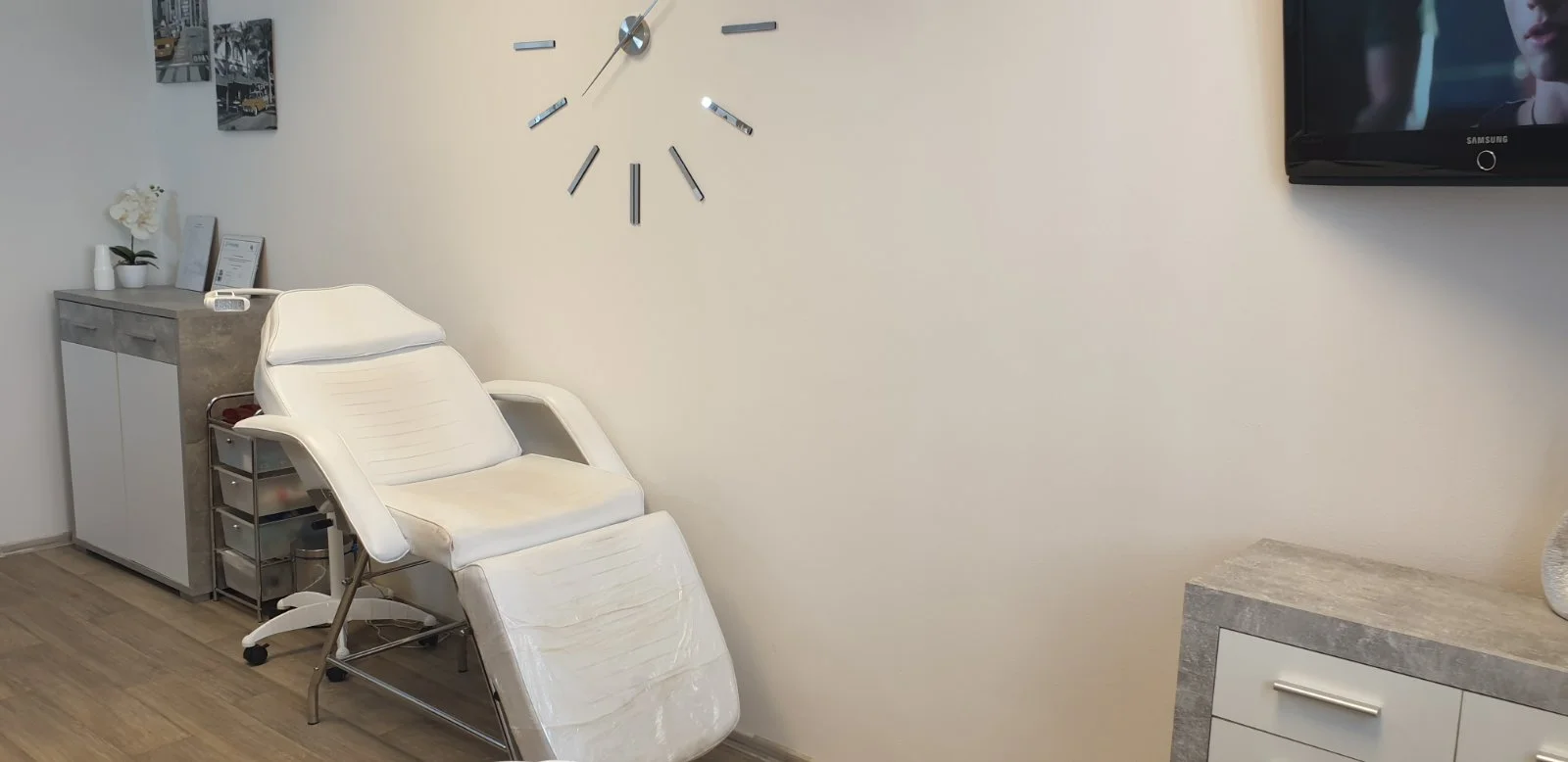 Žiarivo biely úsmev s laserovým bielením zubov – Obrázok 6