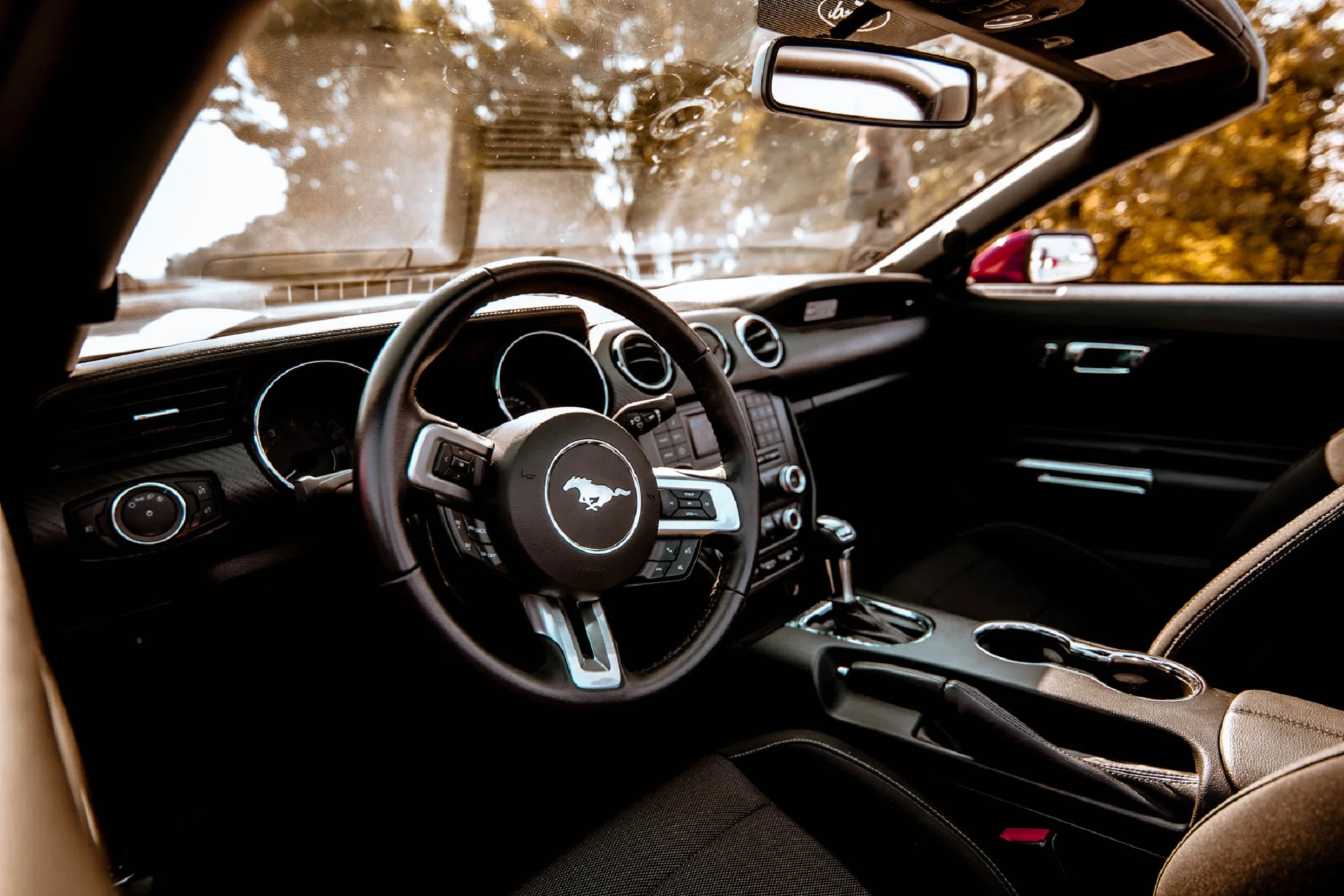Sloboda za volantom najštýlovejšieho kabrioletu FORD MUSTANG na Slovensku: prenájom od 60 minút až na celý víkend! – Obrázok 4