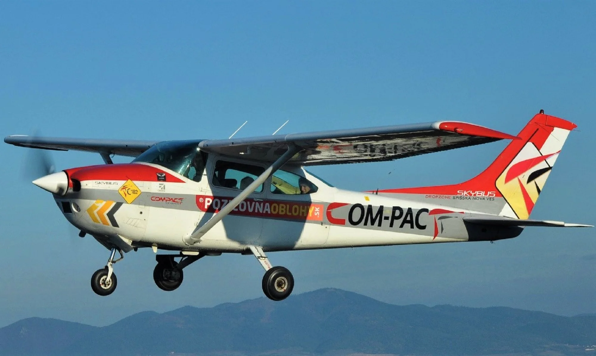 Let lietadlom CESSNA 182 ponad Tatry alebo Spiš pre 1 až 3 osoby s možnosťou pilotovania – Obrázok 3