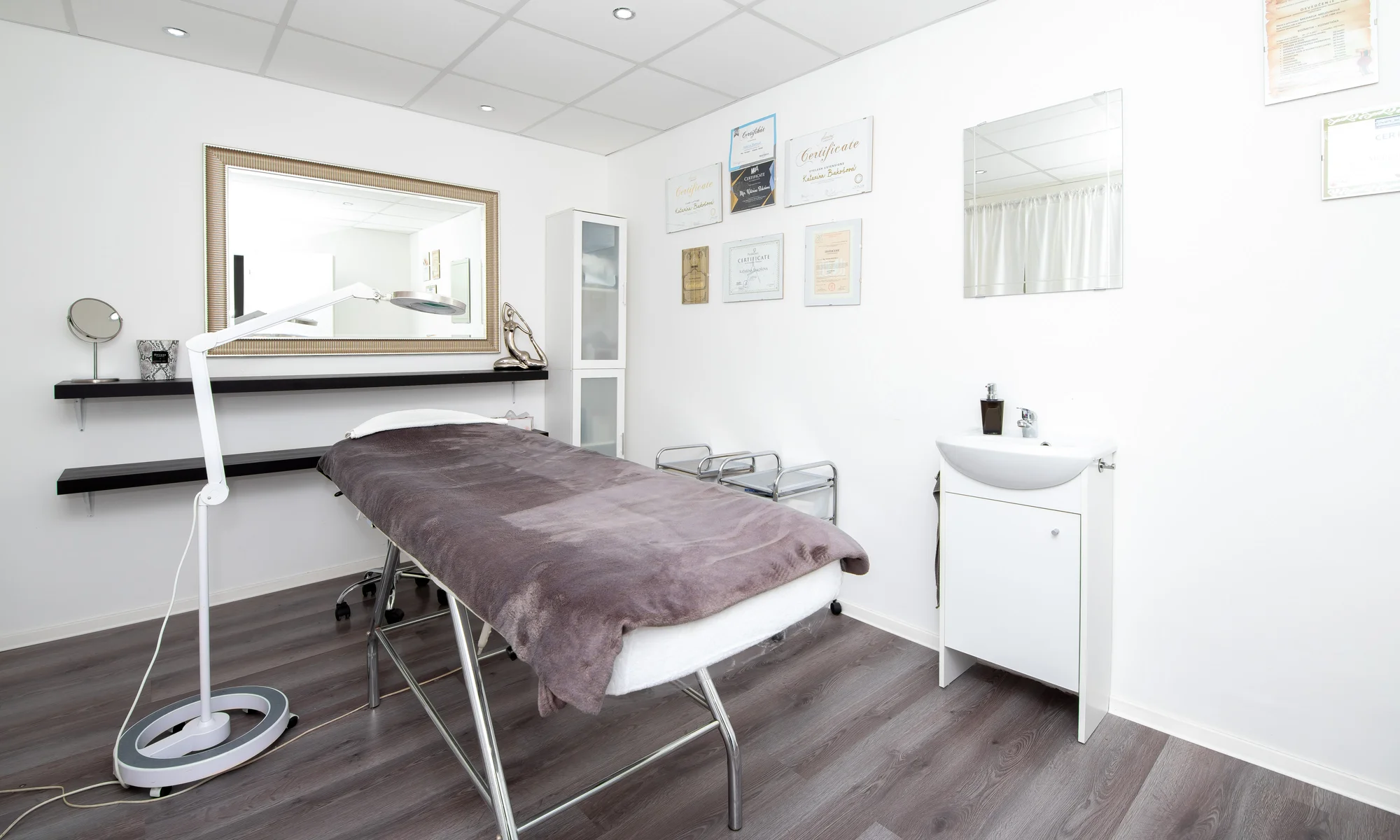Permanentný make-up: mikropigmentácia pier alebo microblading obočia – Obrázok 5