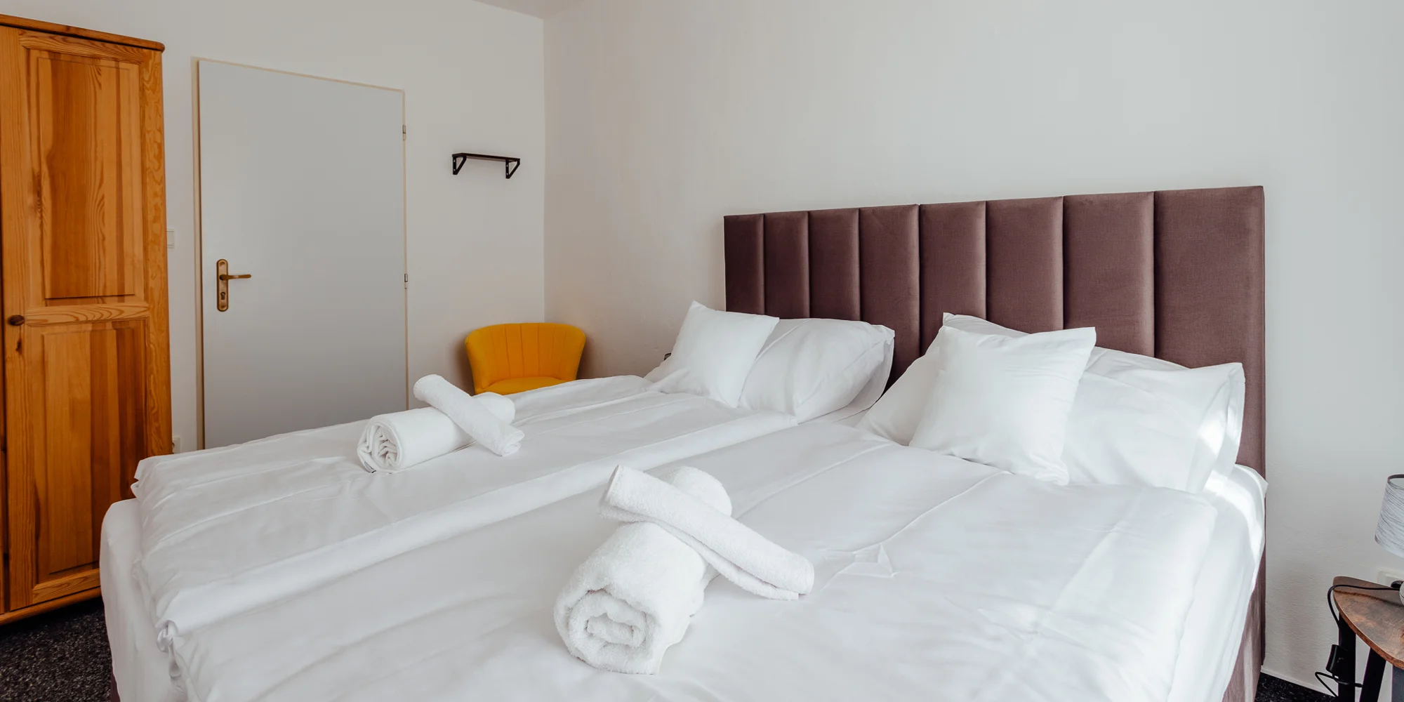 Elegantné novozrekonštruované izby a apartmány v pokojnej časti centra Banskej Štiavnice – Obrázok 4
