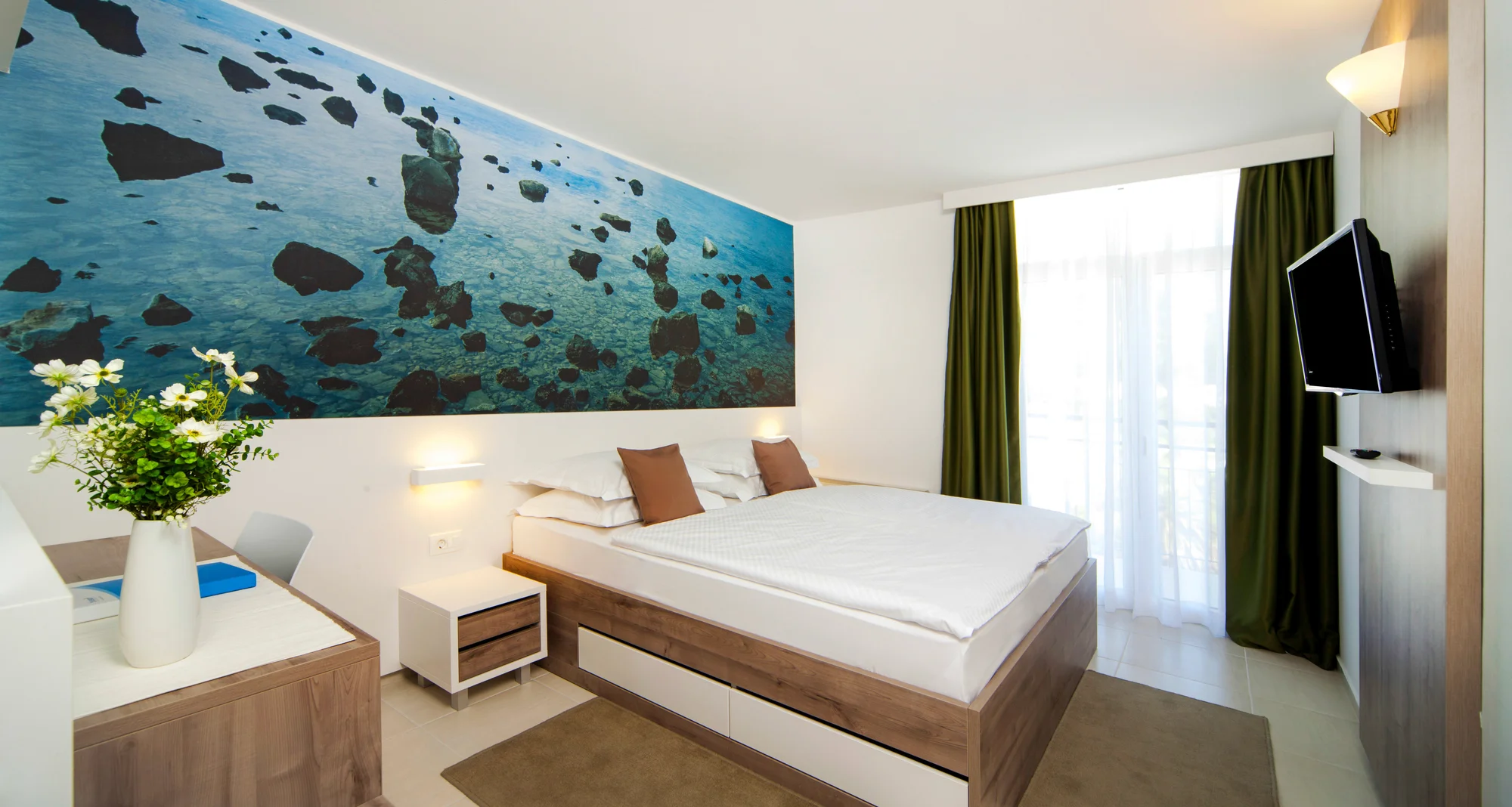 Moderný hotel na Makarskej priamo pri mori: bazény, all inclusive a animácie – Obrázok 2