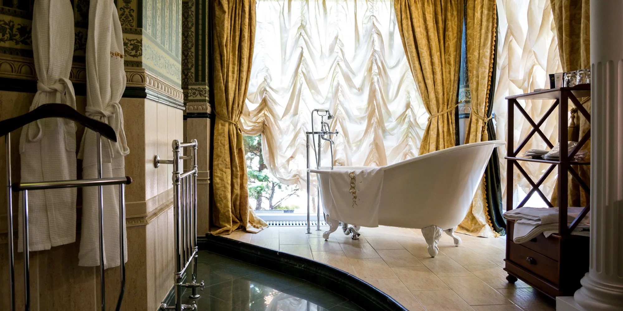Adult friendly hotel v historickom centre mesta Eger: raňajky či polpenzia, neobmedzeným wellness, bazén – Obrázok 3