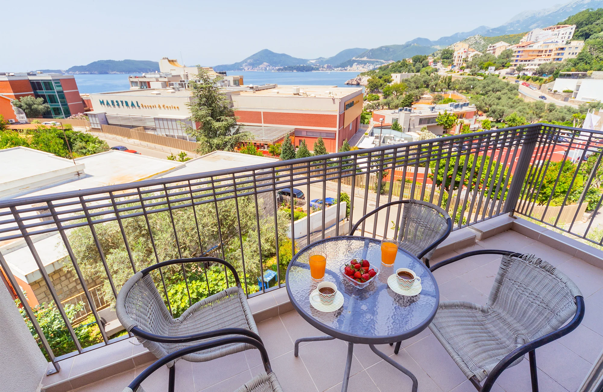 Apartmány neďaleko dedinky Sveti Stefan: vonkajší bazén, skvelá poloha kúsok od mora – Obrázok 5