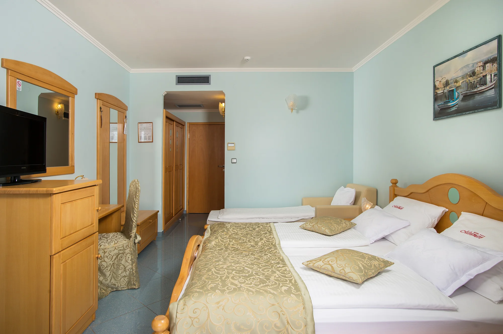 Leto v Dalmácii: hotel 2 minúty od pláže, strava, bazén a 2 deti zdarma – Obrázok 5