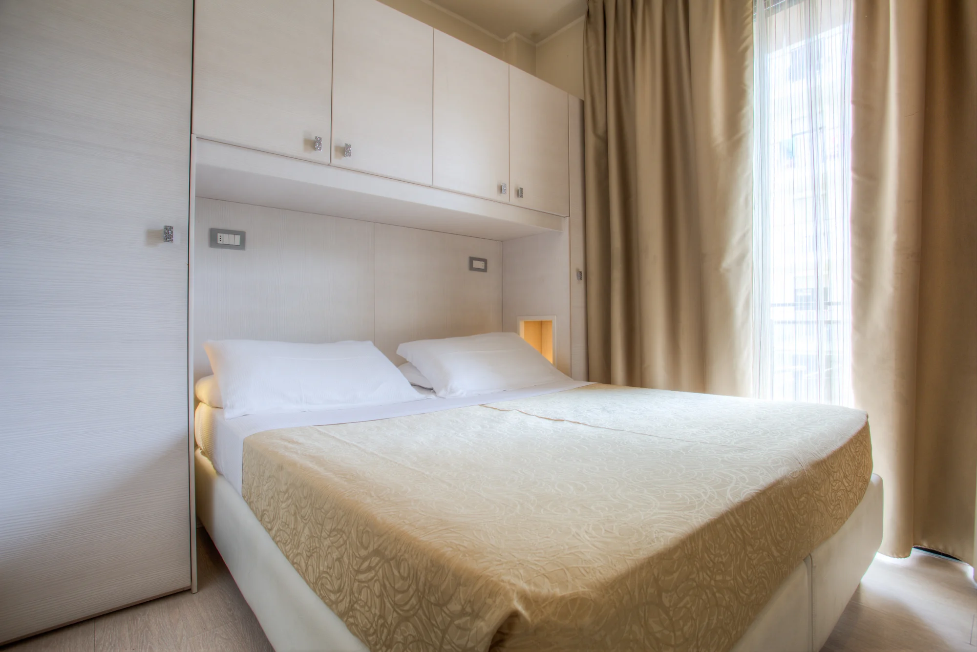 Relax v Rimini: hotel priamo pri pláži, raňajky, polpenzia alebo plná penzia, bazén aj wellness – Obrázok 4