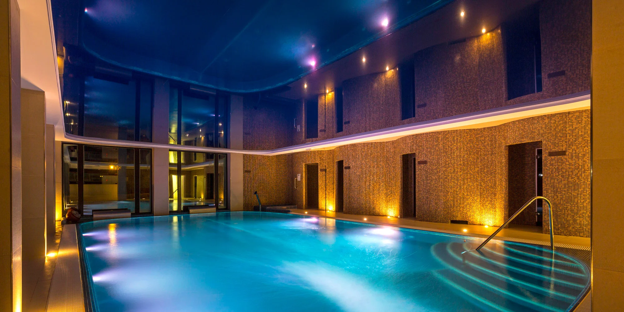 Pobyt na zámku pri Karlových Varoch: neobmedzený wellness, polpenzia, masáž aj procedúry – Obrázok 2