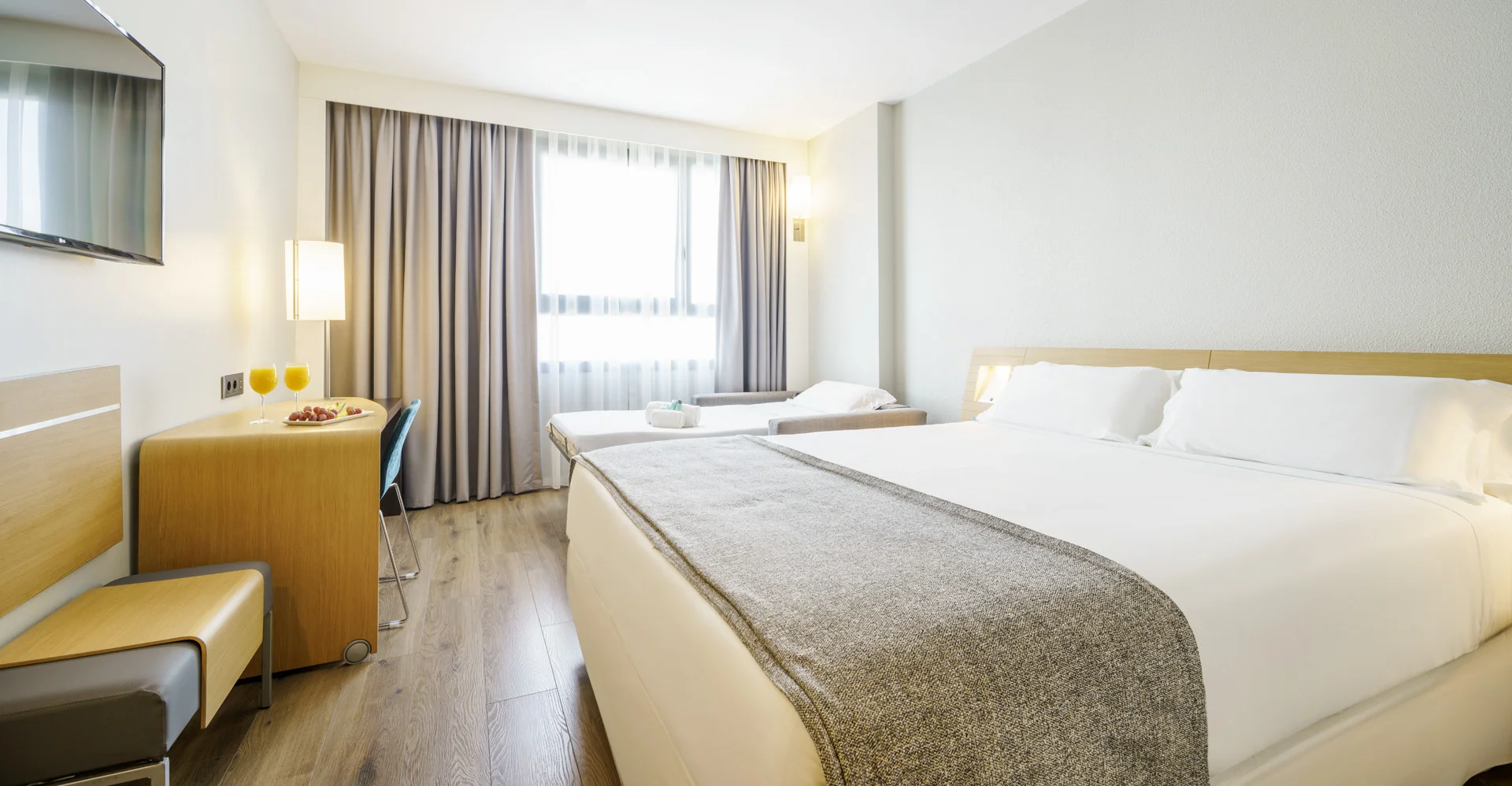 4* hotel vo Valencii: bufetové raňajky a vonkajší bazén, 3 km od historického centra – Obrázok 3