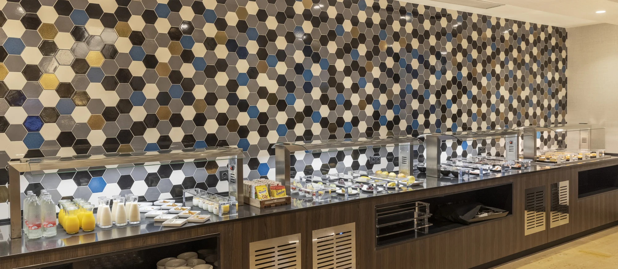 4* hotel vo Valencii: bufetové raňajky a vonkajší bazén, 3 km od historického centra – Obrázok 5