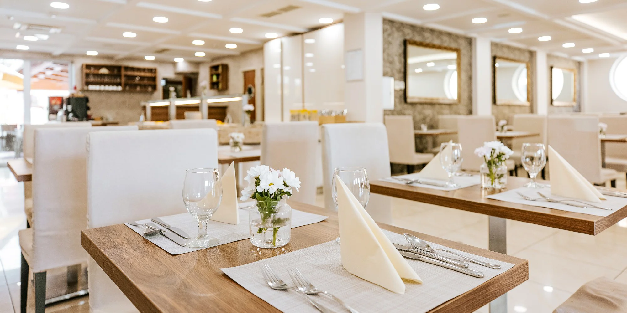 Elegantný wellness hotel s polpenziou a priamym prechodom do kúpeľov v každom počasí – Obrázok 5