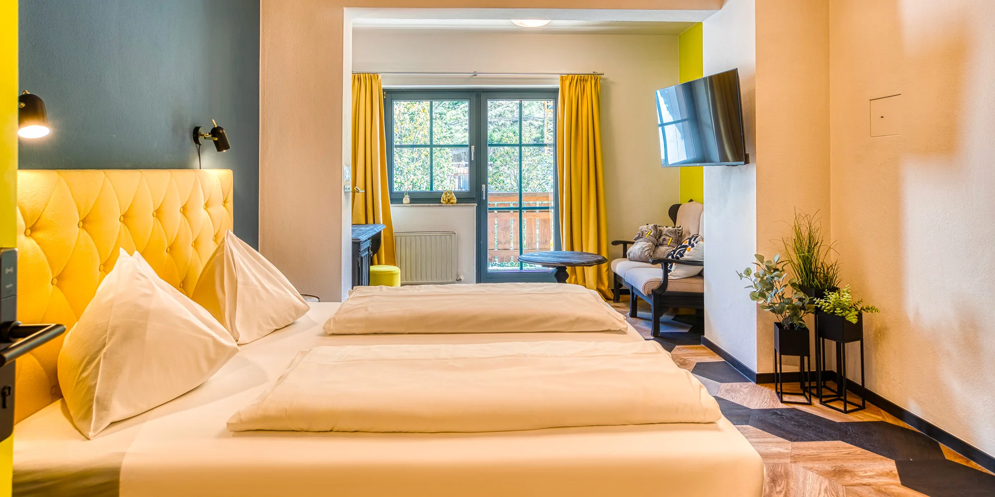 Moderný hotel v rakúskych Alpách: bufetové raňajky a neobmedzená sauna – Obrázok 3