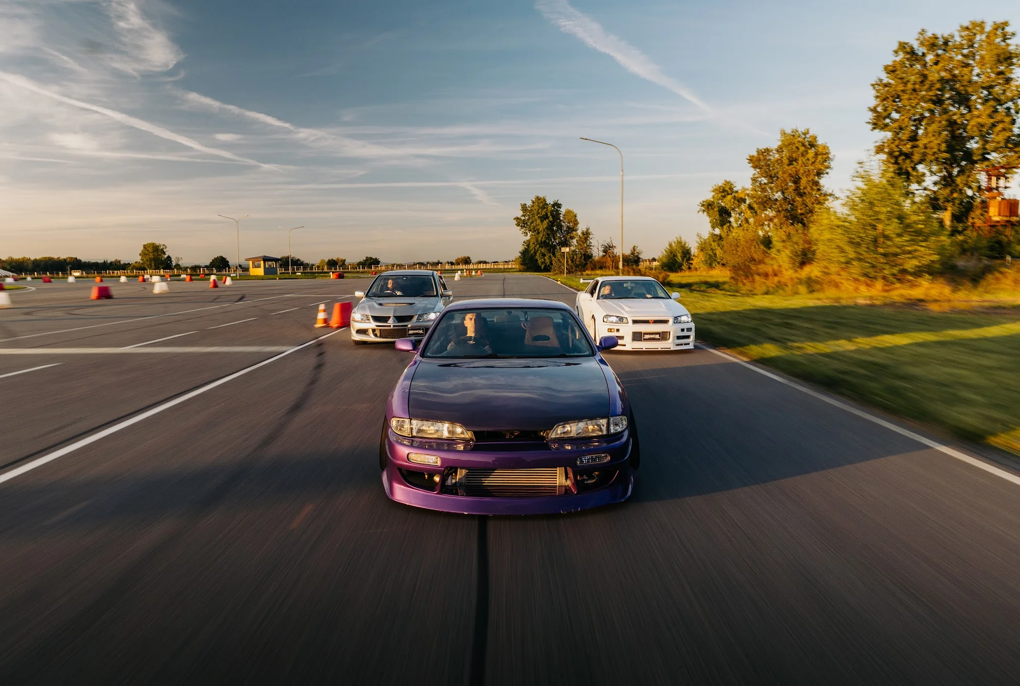 Jazda v Nissan Skyline R34, Nissan Silvia alebo Mitsubishi Lancer Evolution VIII: ako vodič aj spolujazdec, variant s jazdou driftem – Obrázok 4