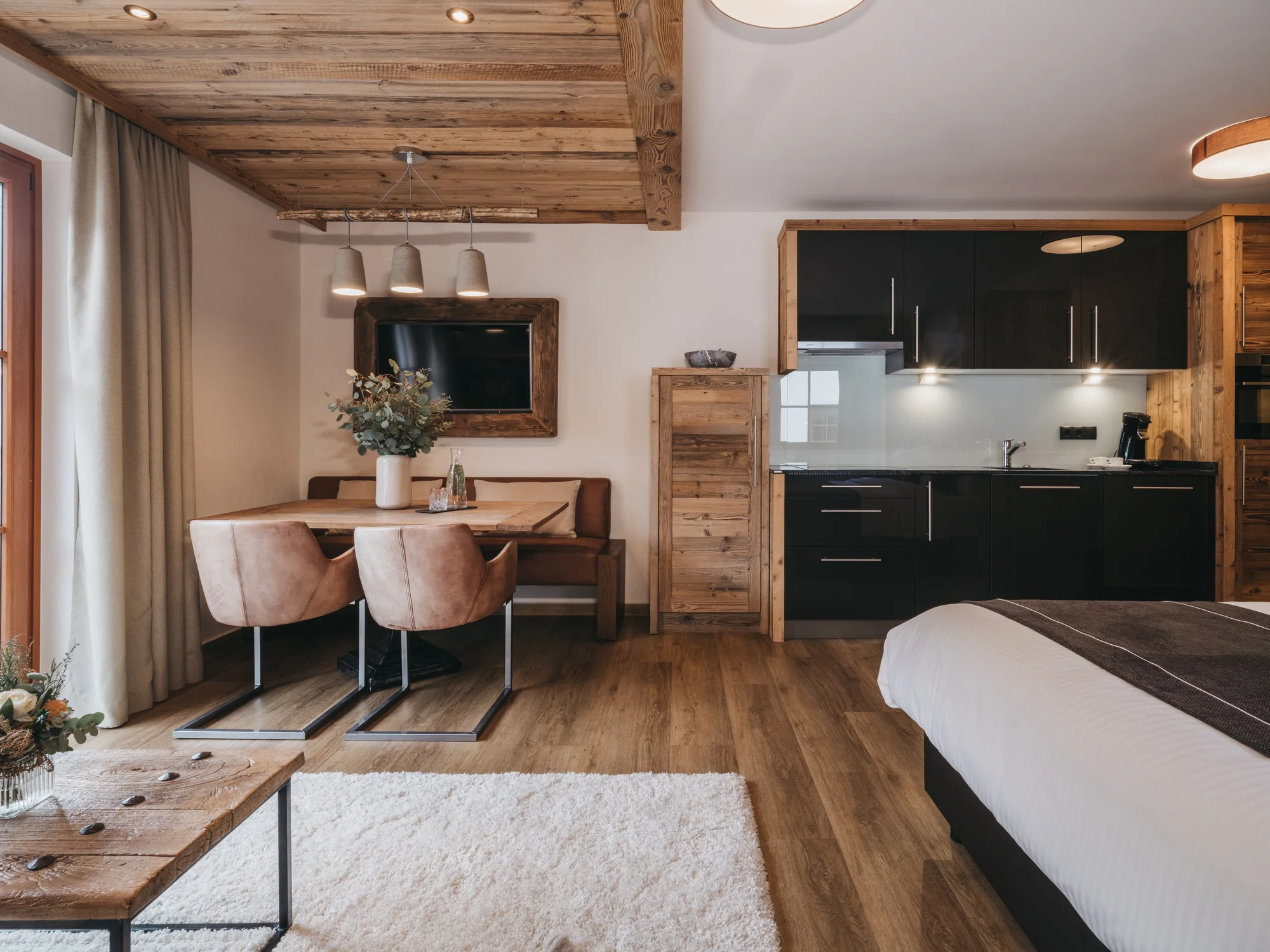 Pobyt v srdci presláveného Kaprunu: moderné apartmány, sauny a karta výhod – Obrázok 6