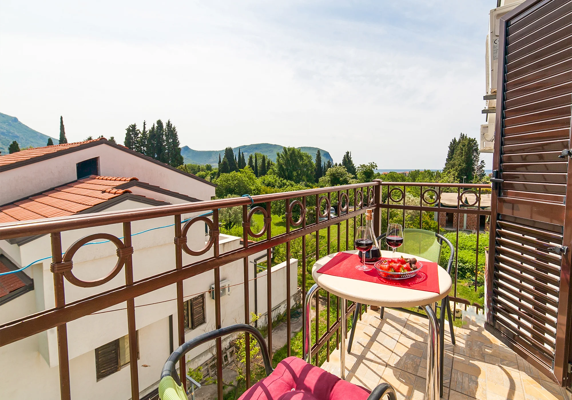 Dovolenka v Čiernej Hore: vybavené apartmány kúsok od mora až pre 5 osôb – Obrázok 3