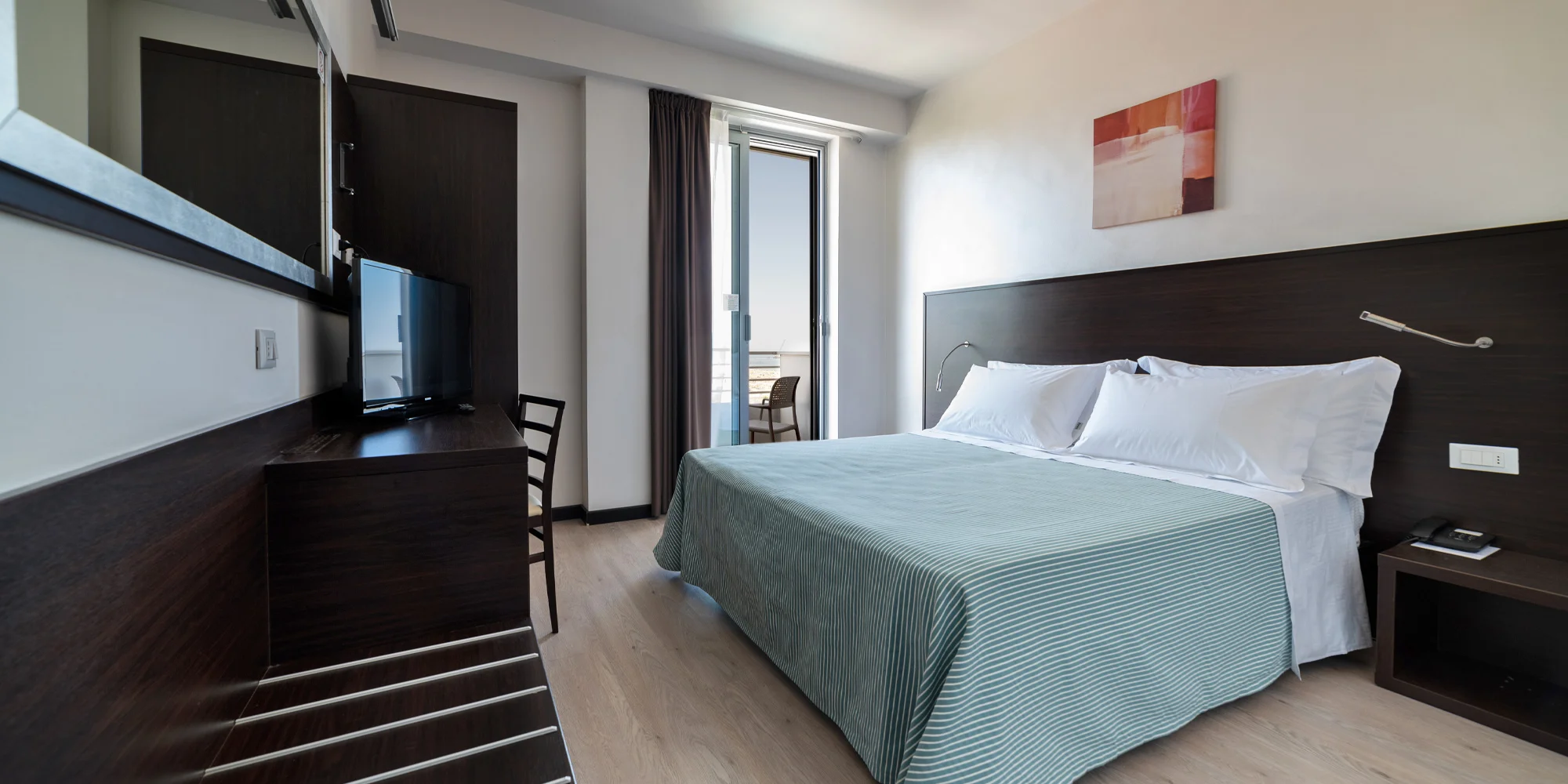 Talianska siesta a relax: 4* moderný hotel pri pláži, raňajky, bazény, možnosť wellness – Obrázok 2