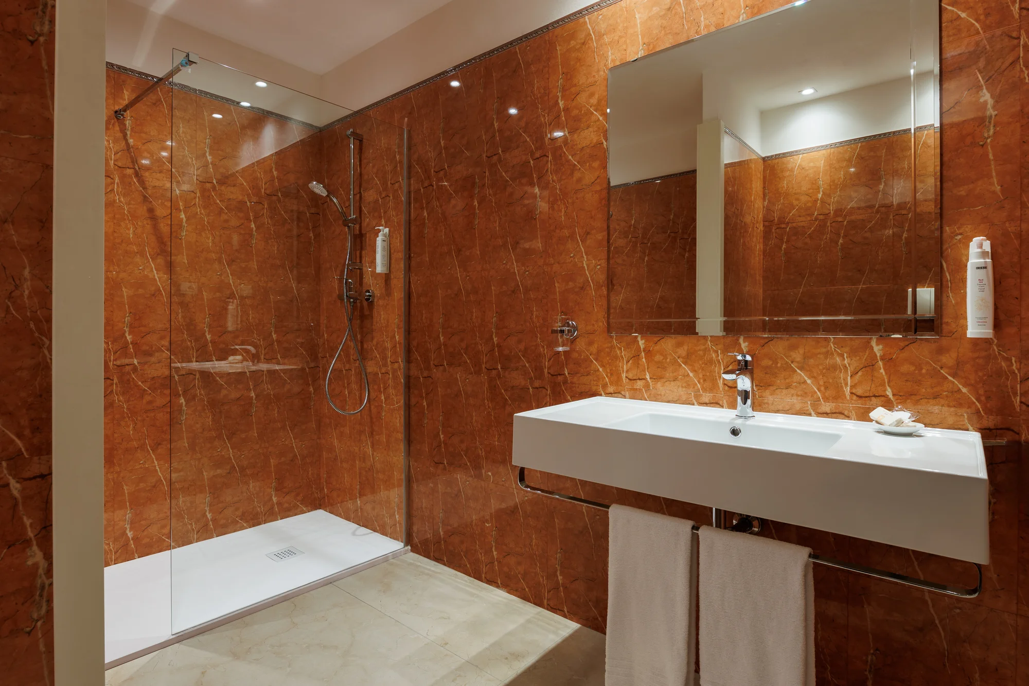 Rodinná dovolenka v Rimini: 4* hotel s raňajkami, bazénom a vírivkou, priamo pri pláži – Obrázok 6