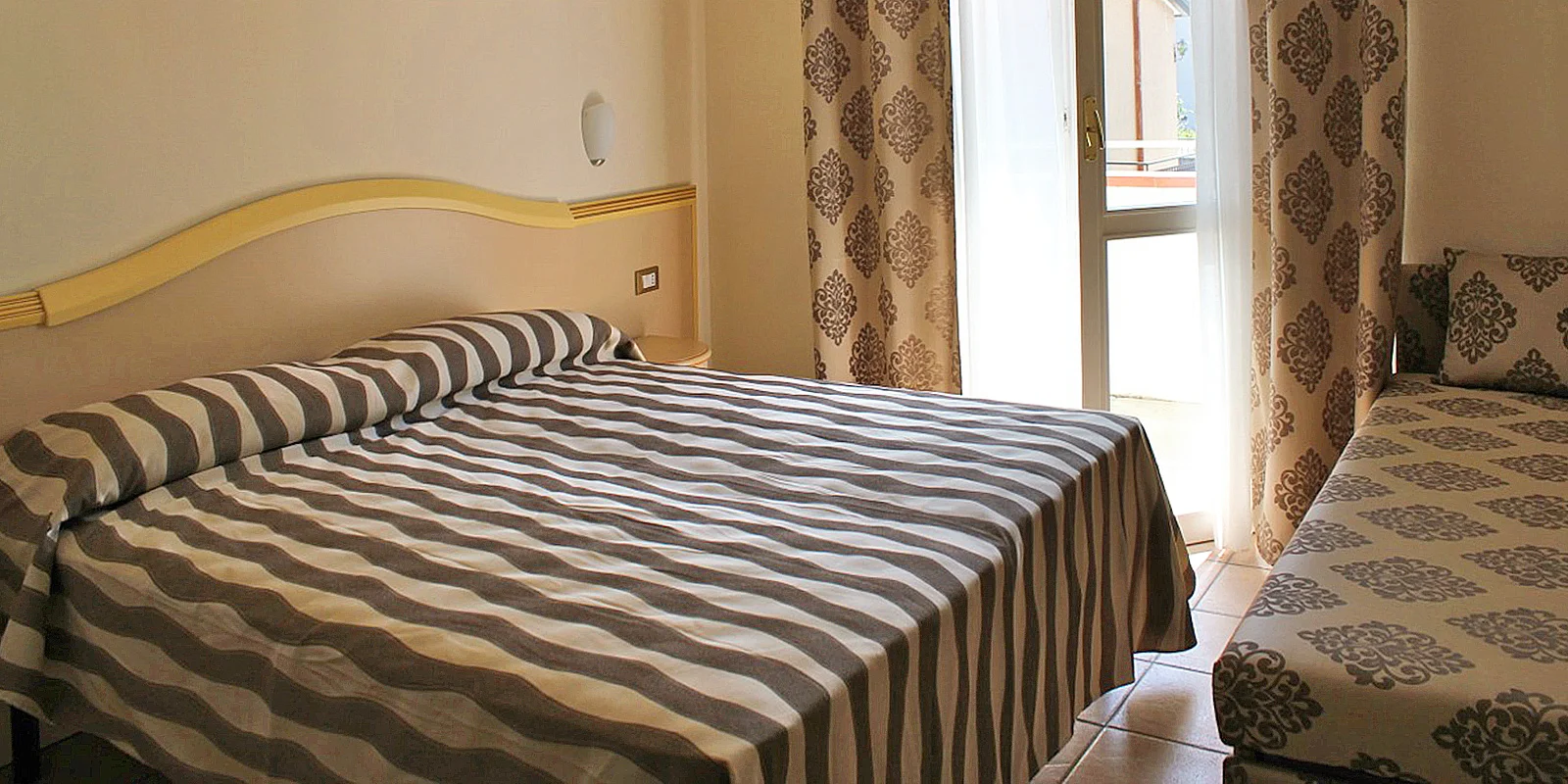 Dovolenka v Rimini: 3* hotel blízko pláže a centra s raňajkami aj 1 noc zadarmo – Obrázok 2