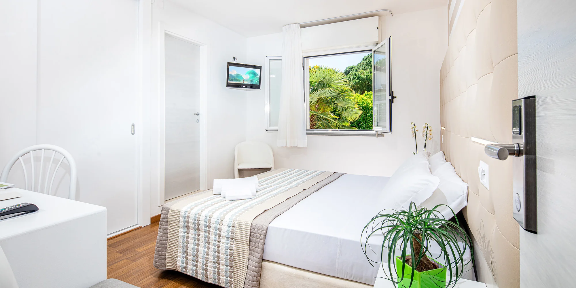 Lignano Sabbiadoro: 4* hotel pri pláži s raňajkami alebo polpenziou, bazén a vírivka – Obrázok 2