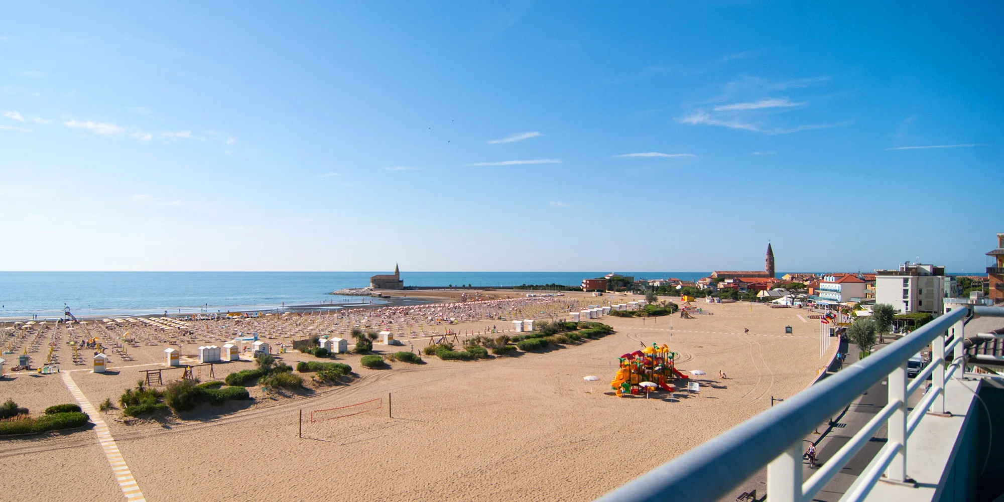 Dovolenka v Taliansku: 3* hotel v Caorle priamo pri pláži s raňajkami aj plážovým servisom