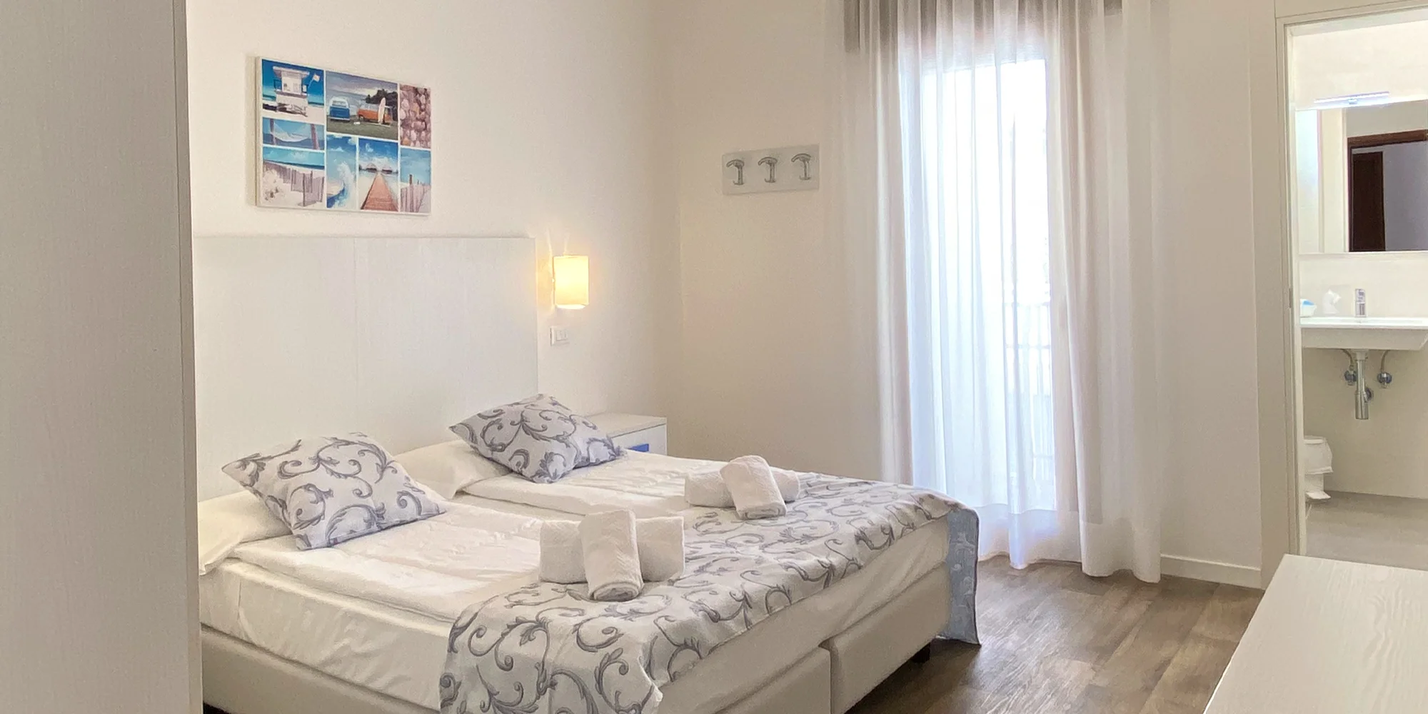 Dovolenka v Taliansku: 3* hotel v Caorle priamo pri pláži s raňajkami aj plážovým servisom – Obrázok 2