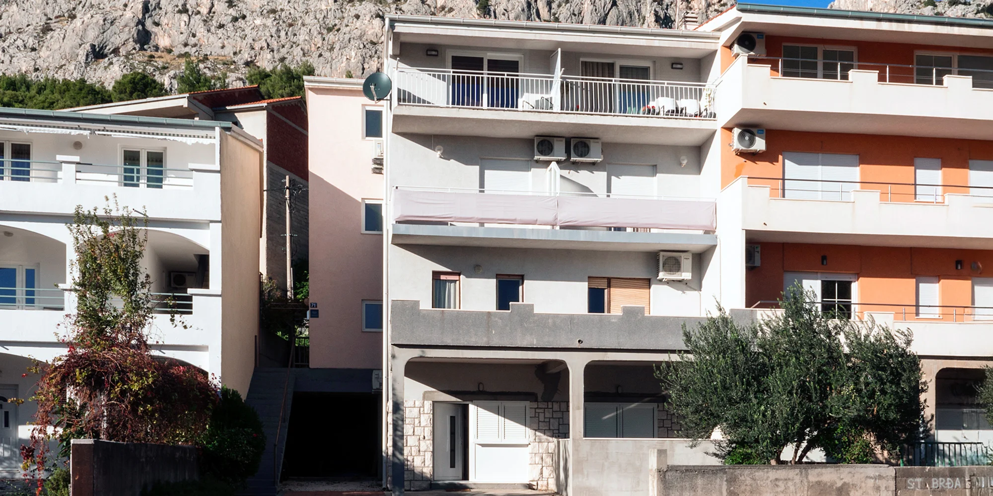 Chorvátska pohoda: pobyt v jednoduchom apartmáne na Omišskej riviére – Obrázok 5