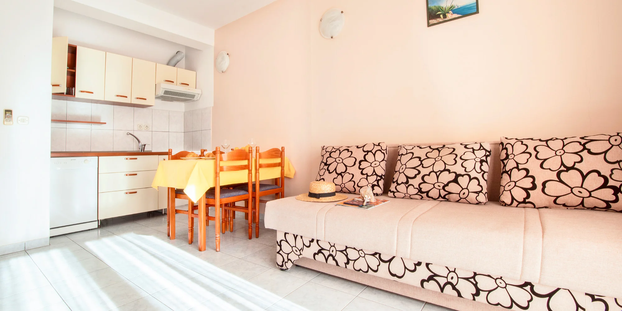 Chorvátska pohoda: pobyt v jednoduchom apartmáne na Omišskej riviére – Obrázok 2