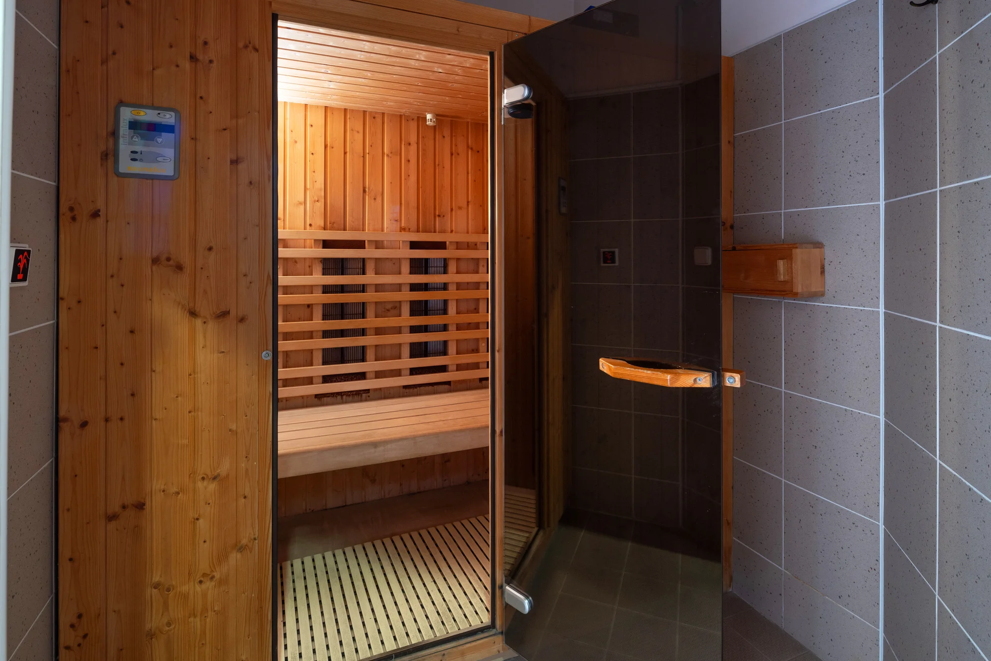 4* pobyt v centre Karlových Varov: ubytovanie s raňajkami alebo polpenziou, wellness aj masážou – Obrázok 4