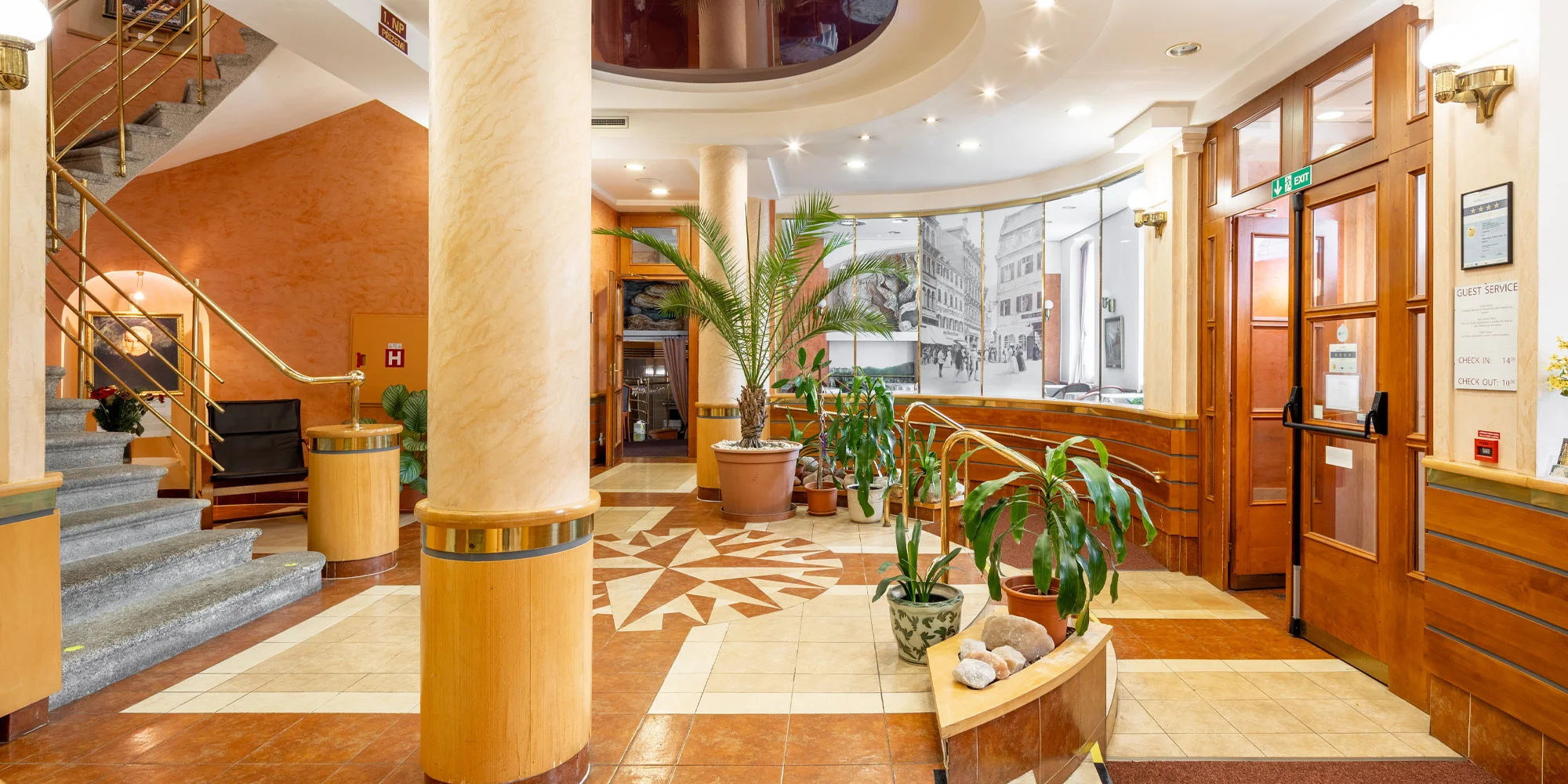 4* pobyt v centre Karlových Varov: ubytovanie s raňajkami alebo polpenziou, wellness aj masážou – Obrázok 3