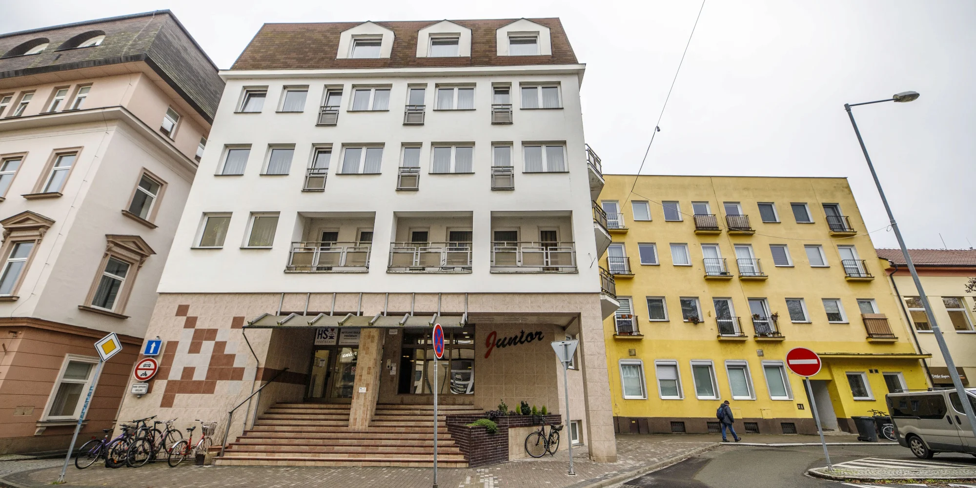 Pohodový pobyt v srdci kúpeľného mesta Poděbrady s polpenziou a vínom – Obrázok 4