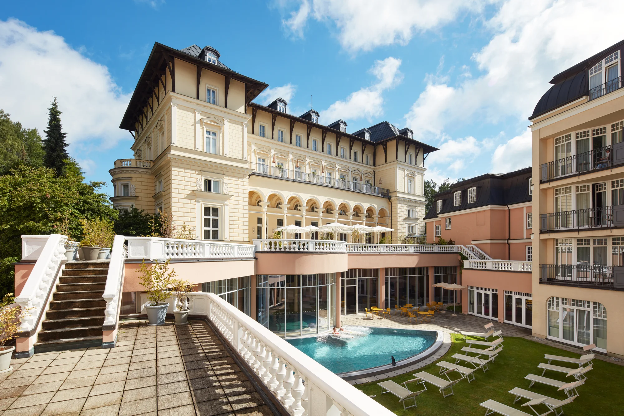 Luxusný 5* hotel v Mariánskych Lázňach: polpenzia alebo plná penzia, neobmedzene sauny a bazény aj kúpeľ – Obrázok 6